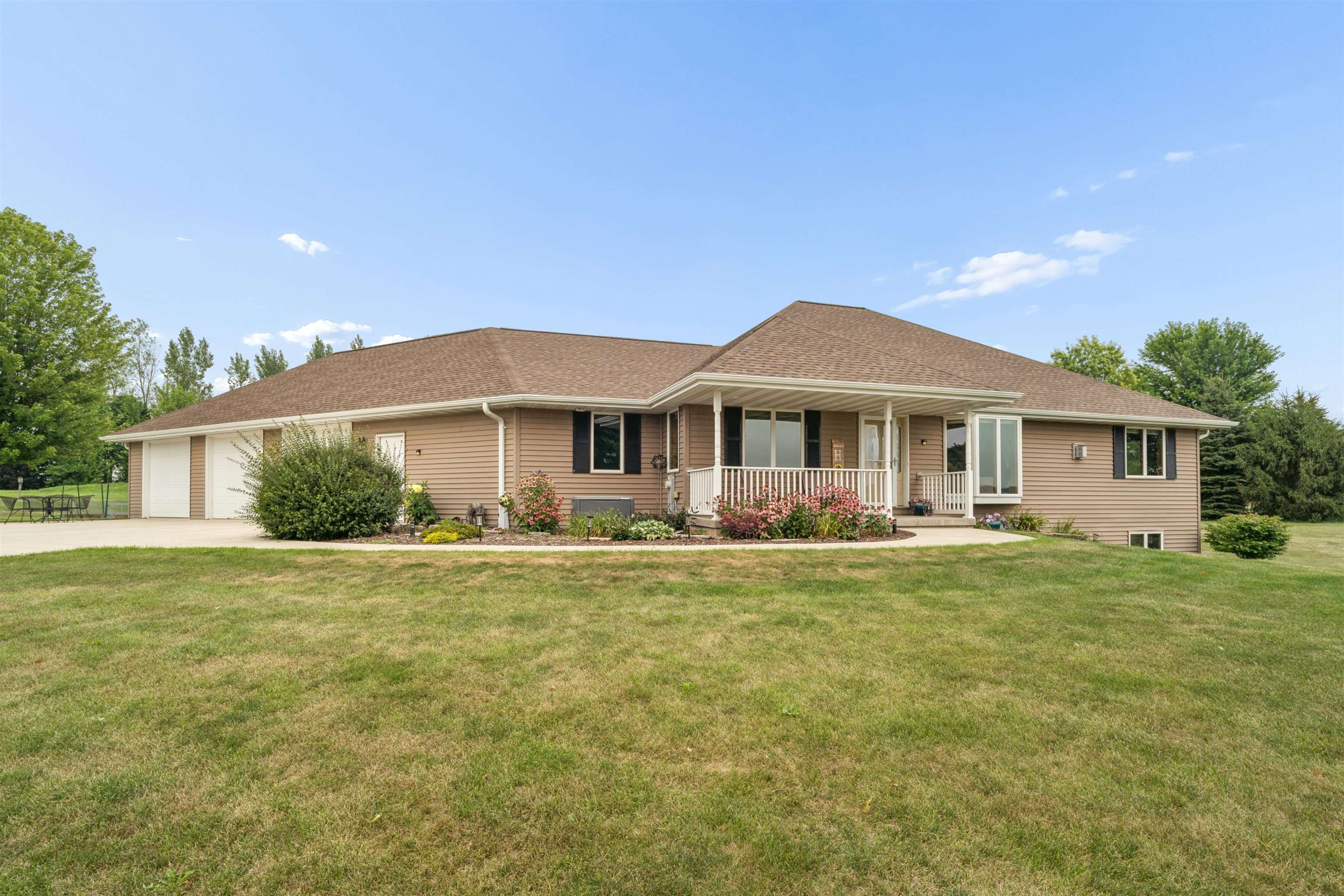 2117 Deer Haven Road Property Photo 1