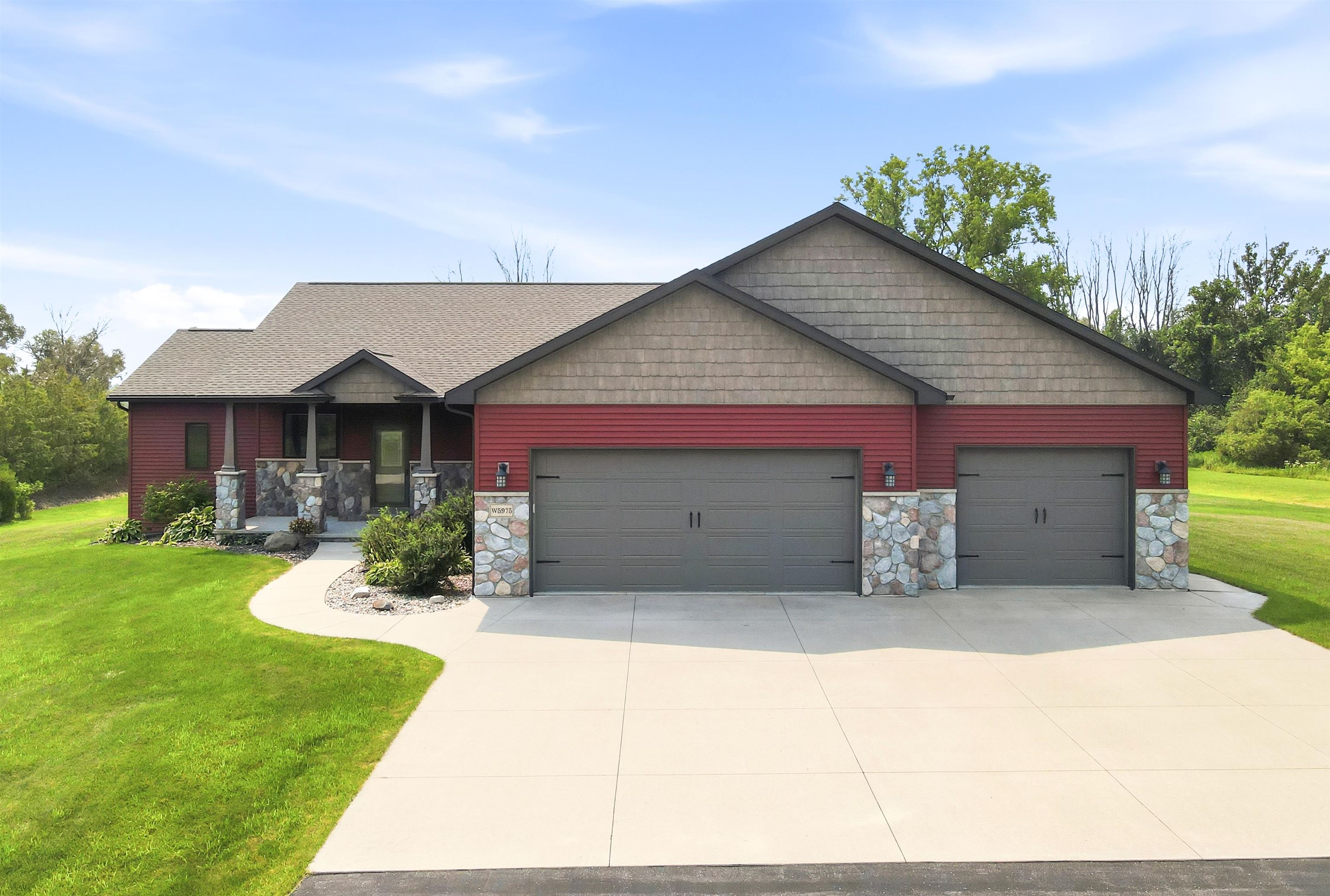 W5975 Autumn Hills Parkway Property Photo 1