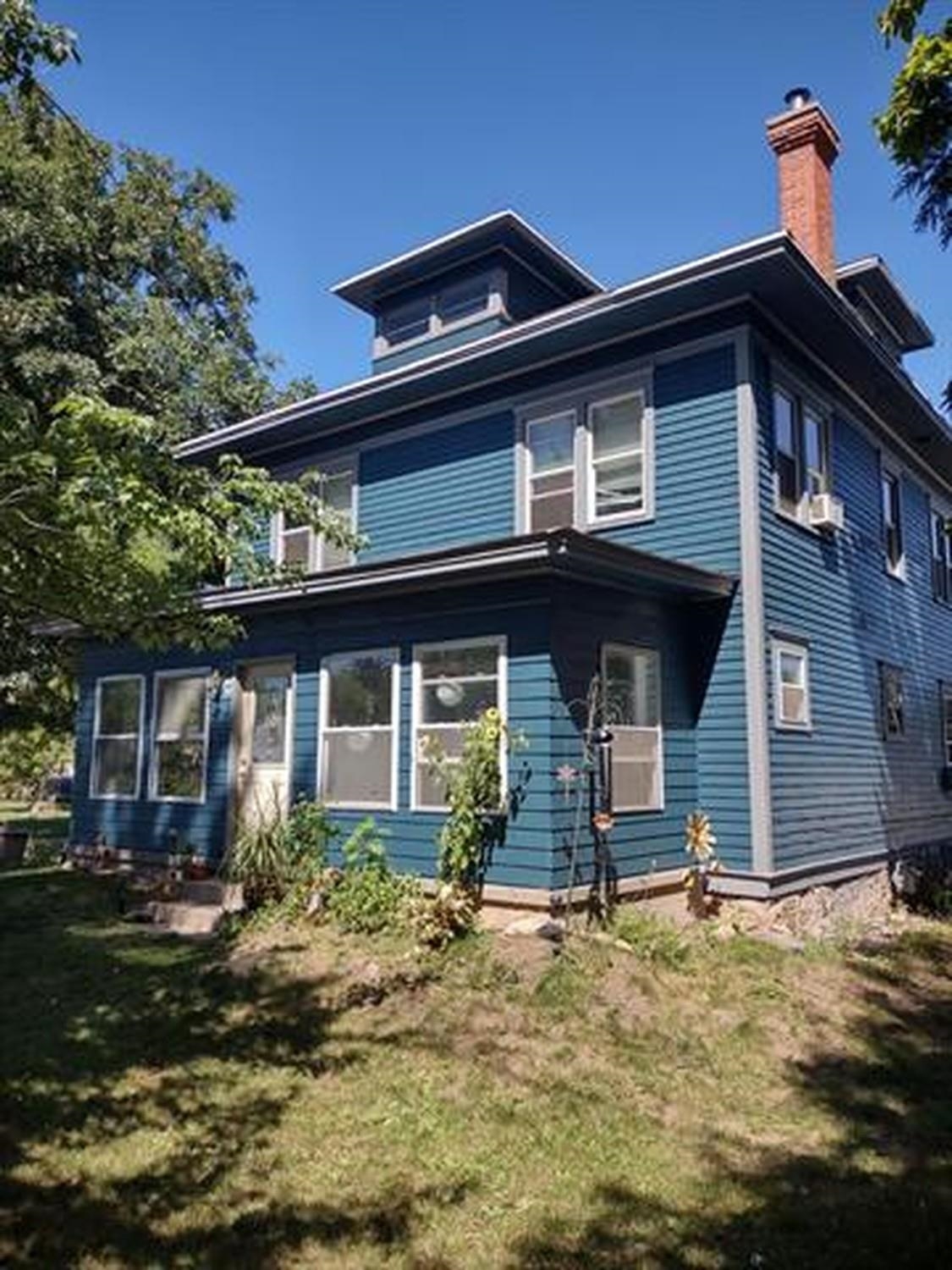 132 E School Street Property Photo 1