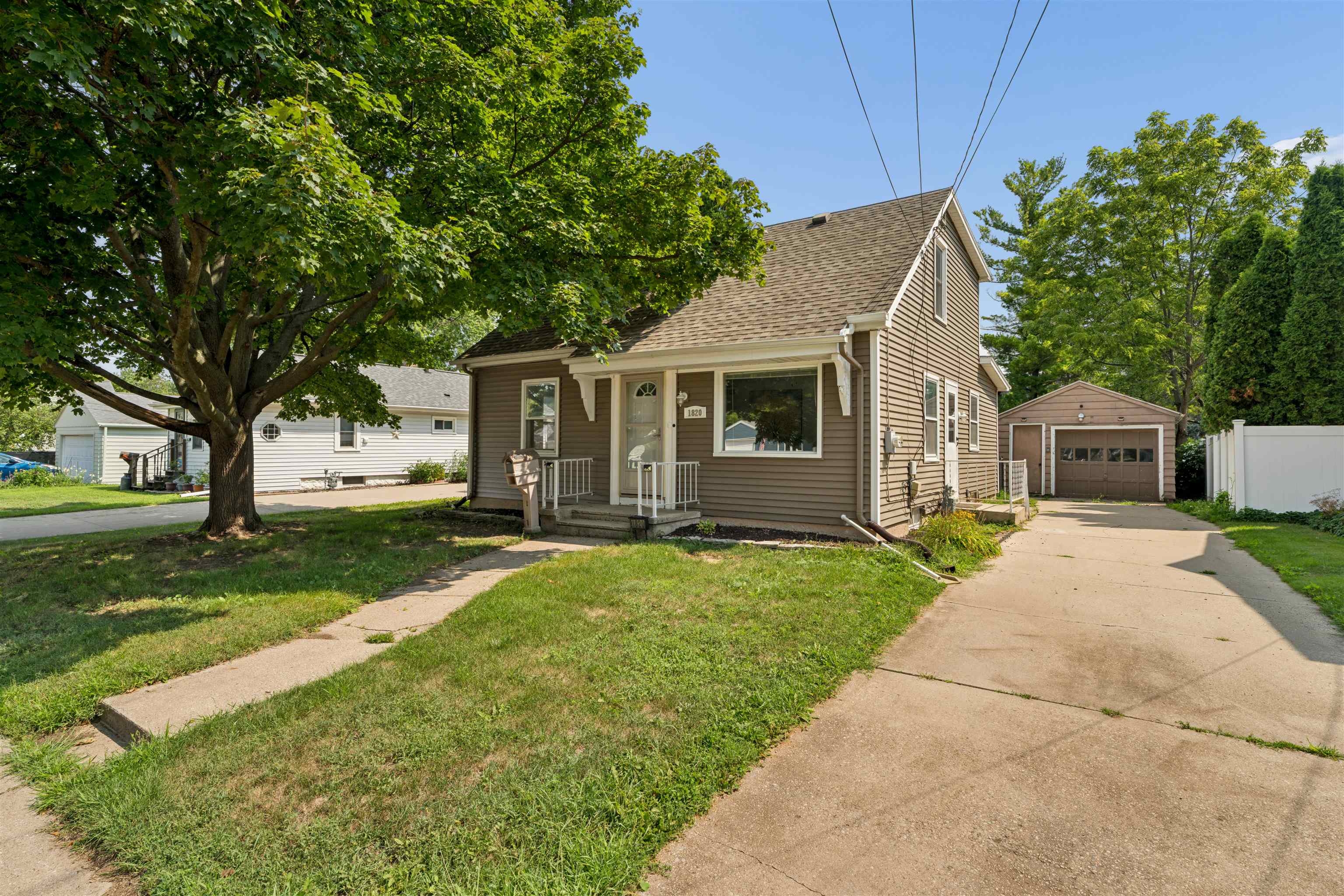 1820 Alaska Street Property Photo 1