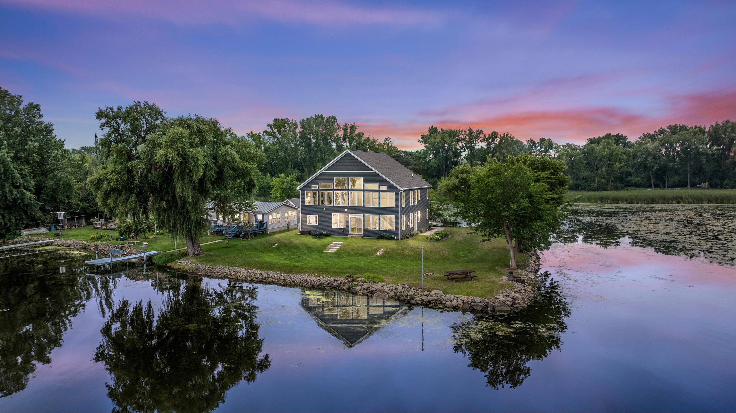 6392 Lakeshore Road Property Photo 1
