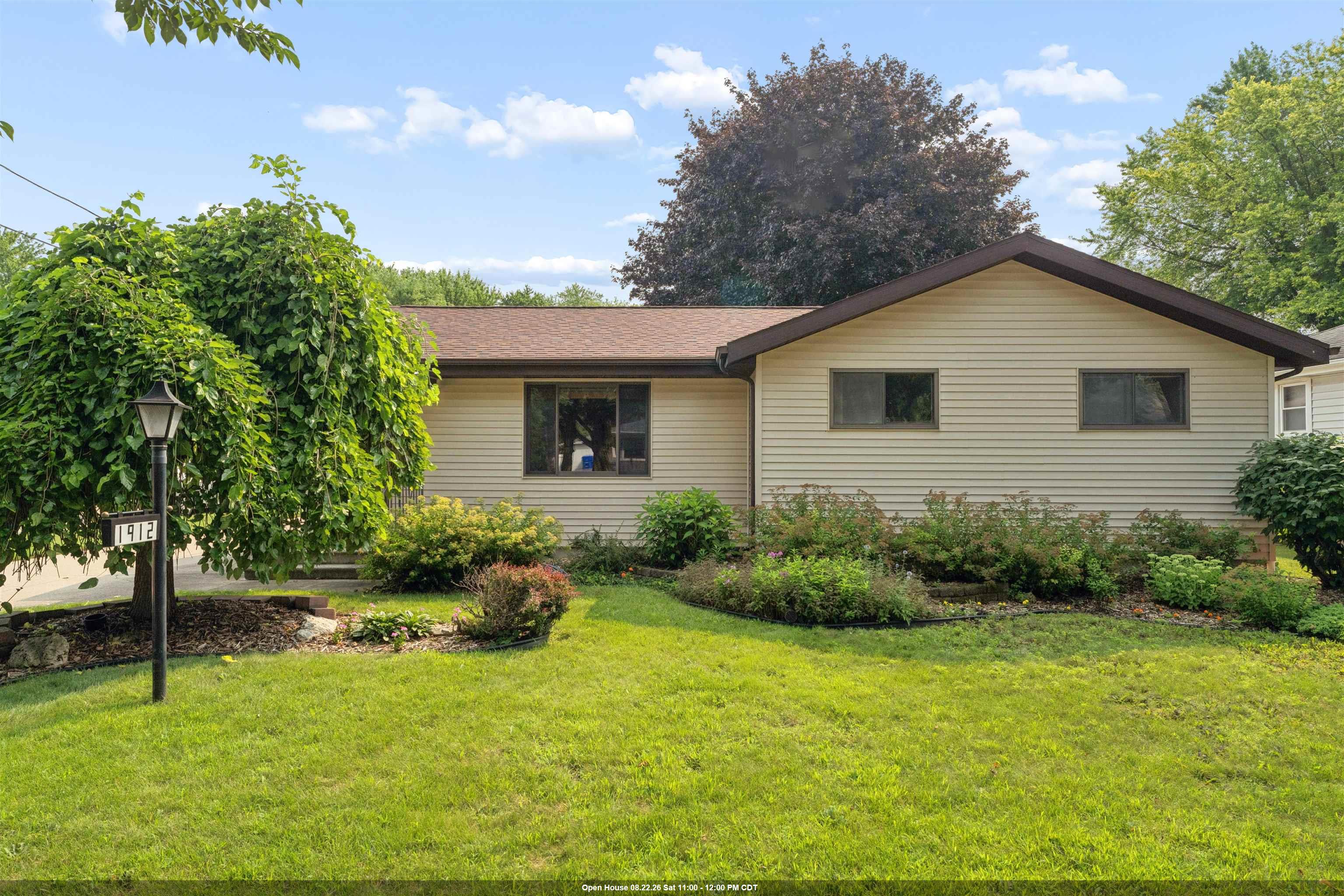 1912 S Walden Avenue Property Photo 1