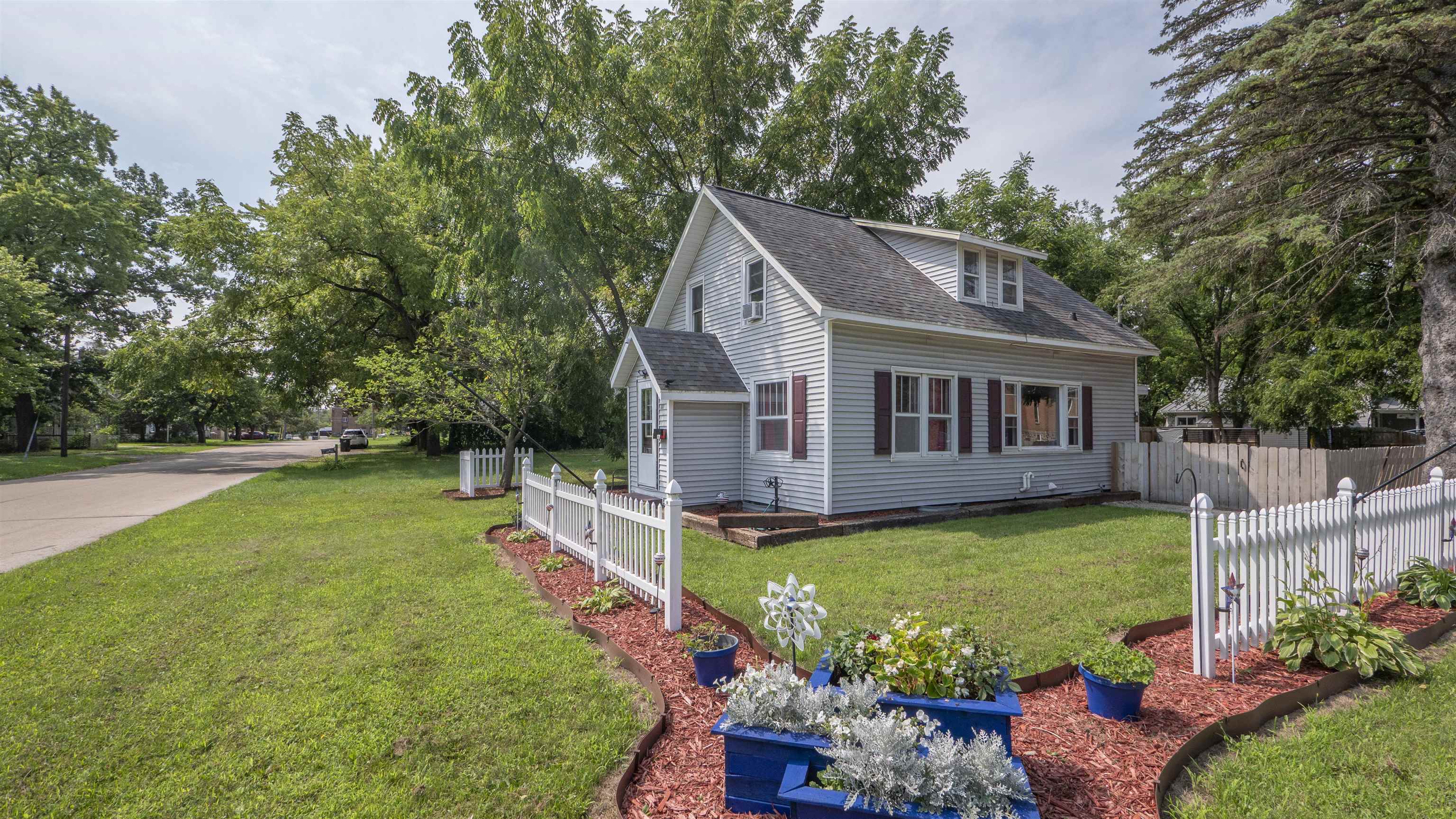 131 Pine Street Property Photo 1