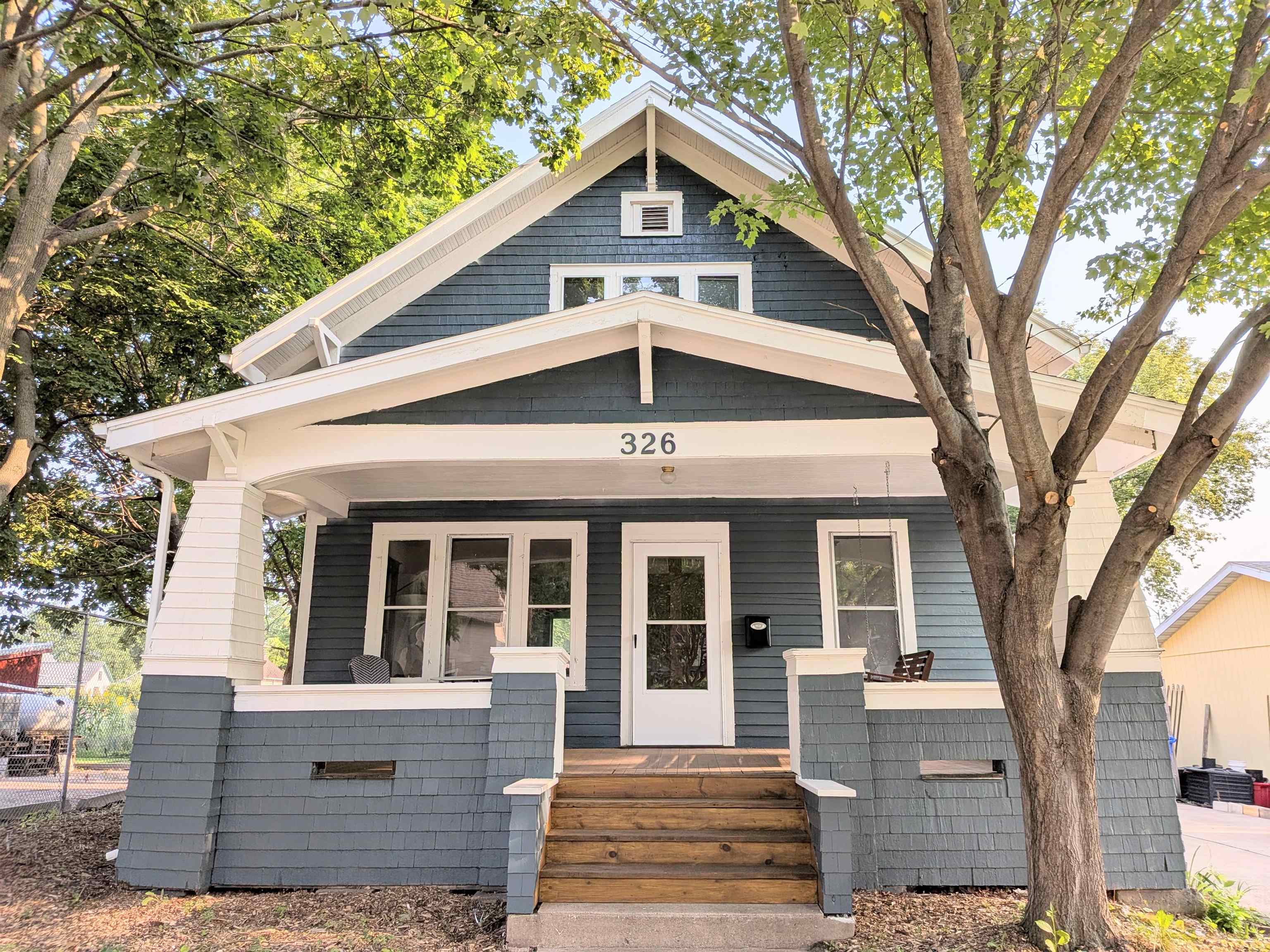 326 E Summer Street Property Photo 1