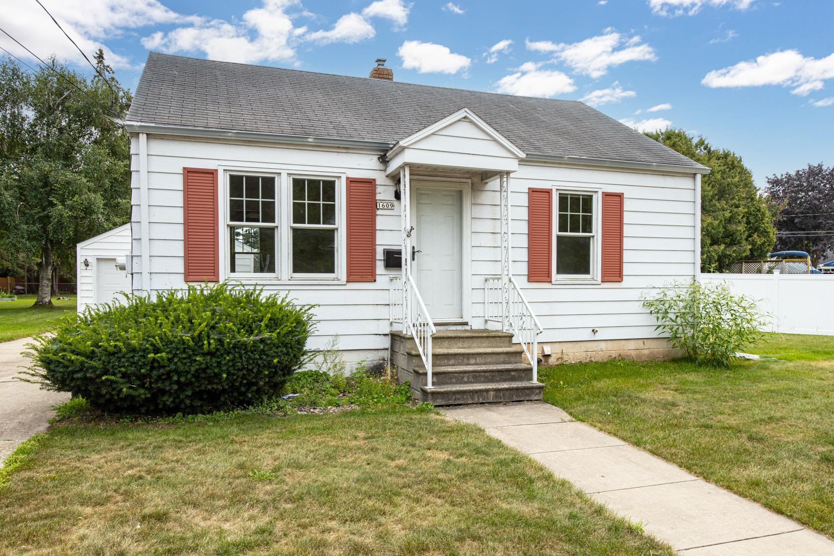 1609 W Murdock Avenue Property Photo 1