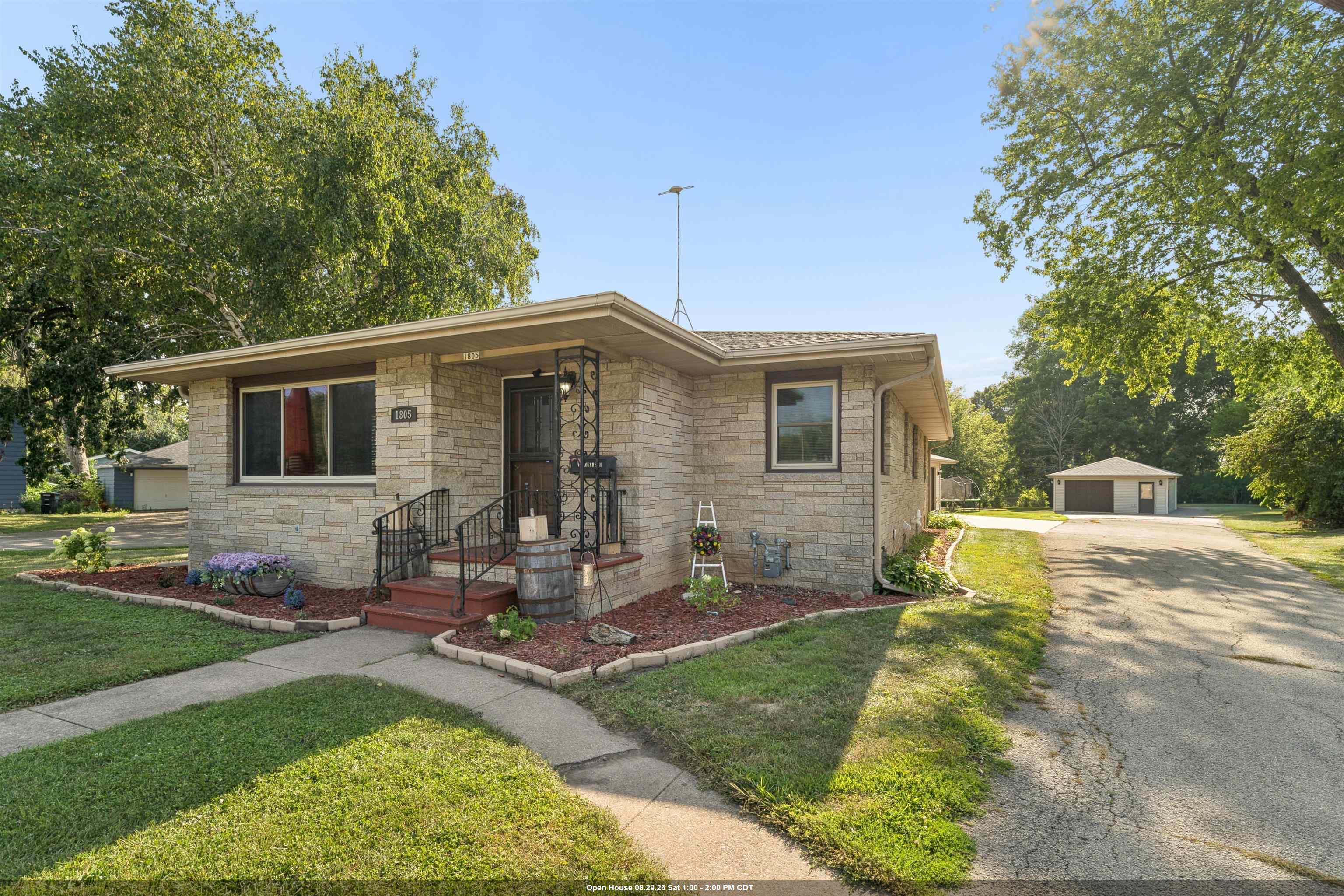 1805 Algoma Boulevard Property Photo 1