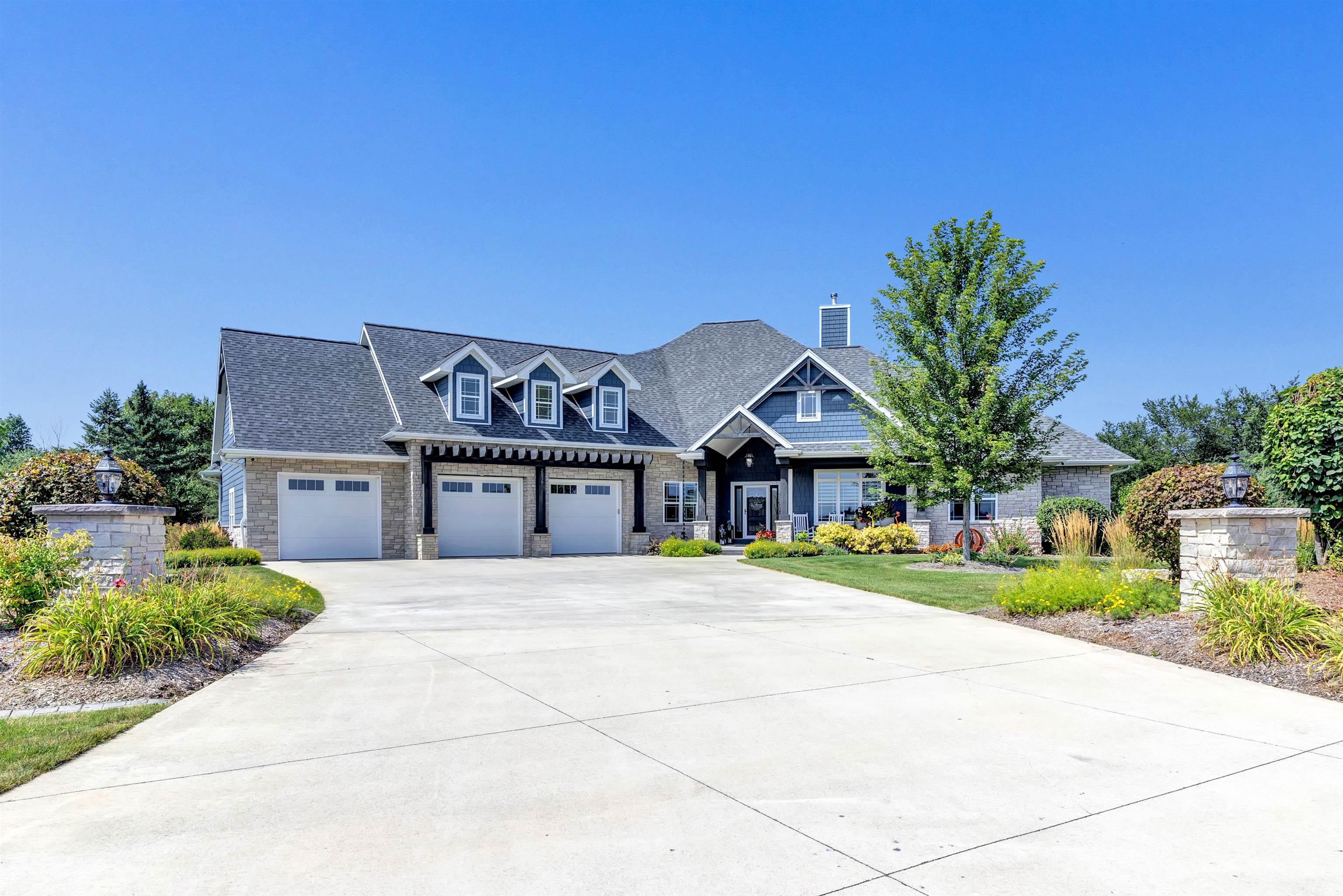 2836 Oak Stream Drive Property Photo 1