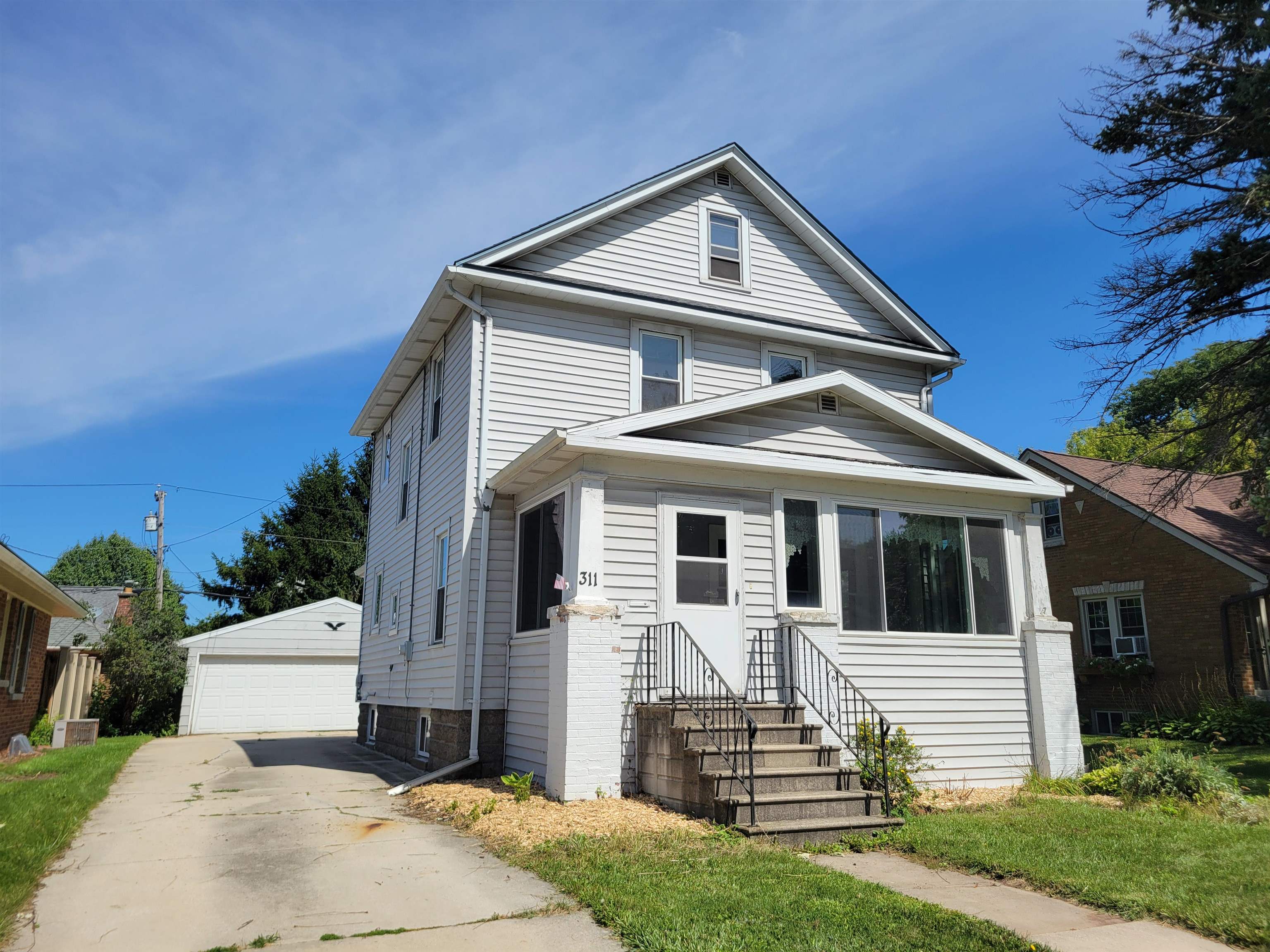 311 E JOHNSON Street
