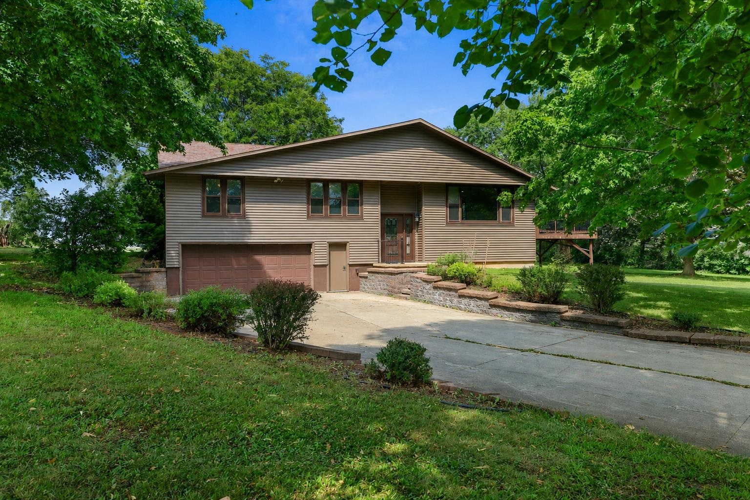 2842 Fairview Road Property Photo 1