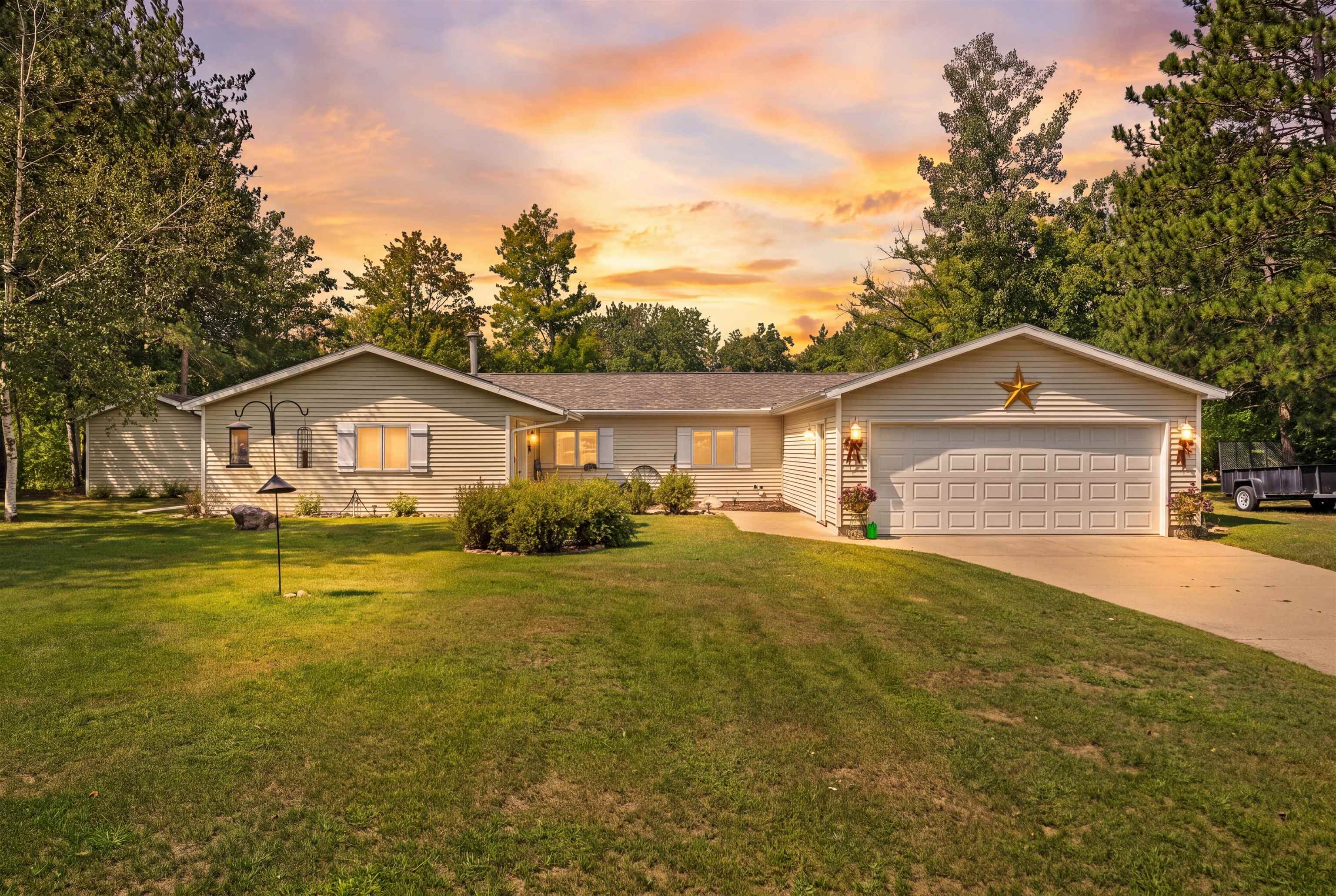 W6369 Peninsula Court Property Photo 1