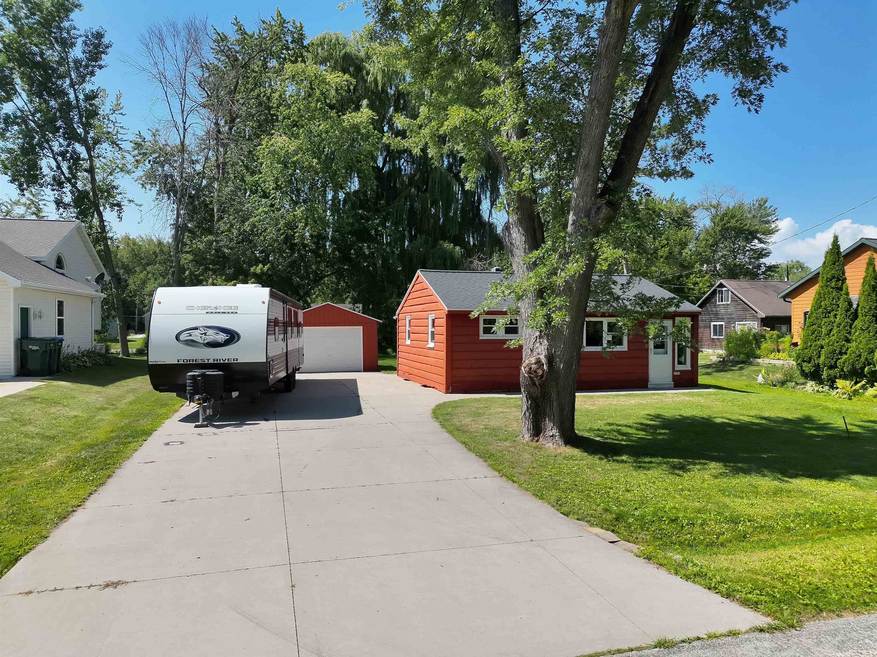 3933 Lloyd Street Property Photo 1