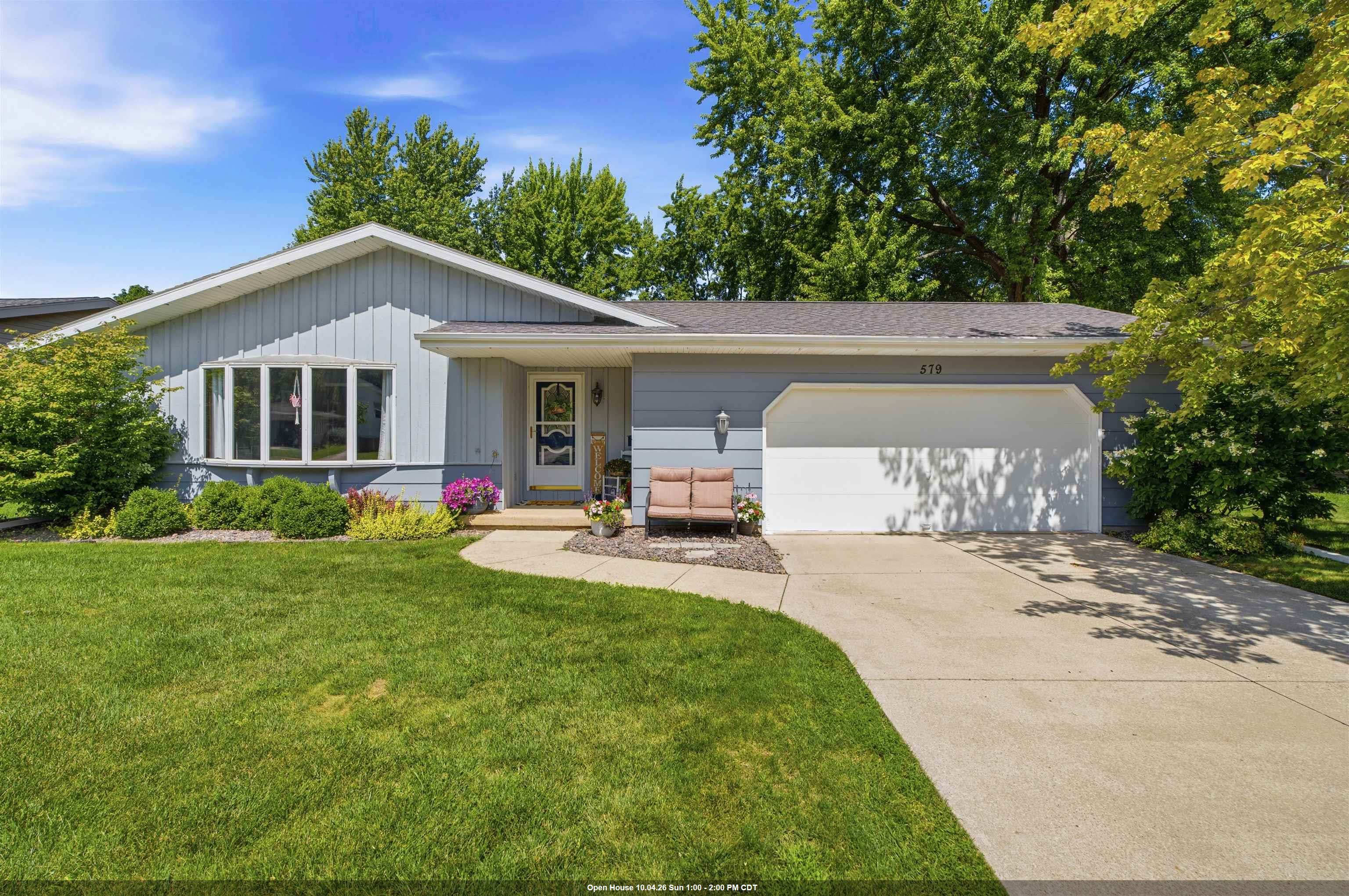 579 W Division Street Property Photo 1