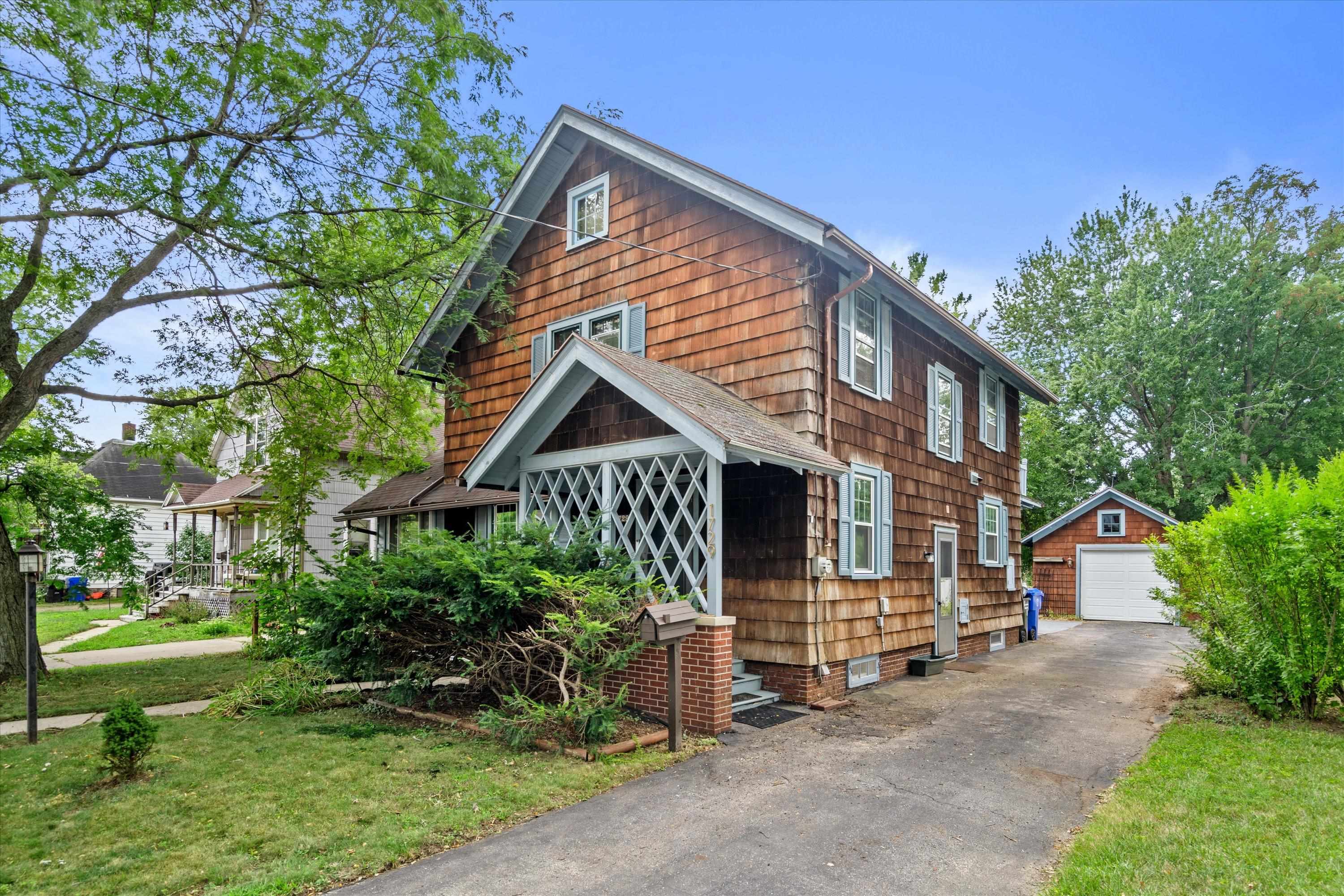 1729 N Oneida Street Property Photo 1