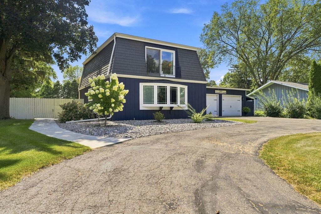 1378 Lake Breeze Road Property Photo 1