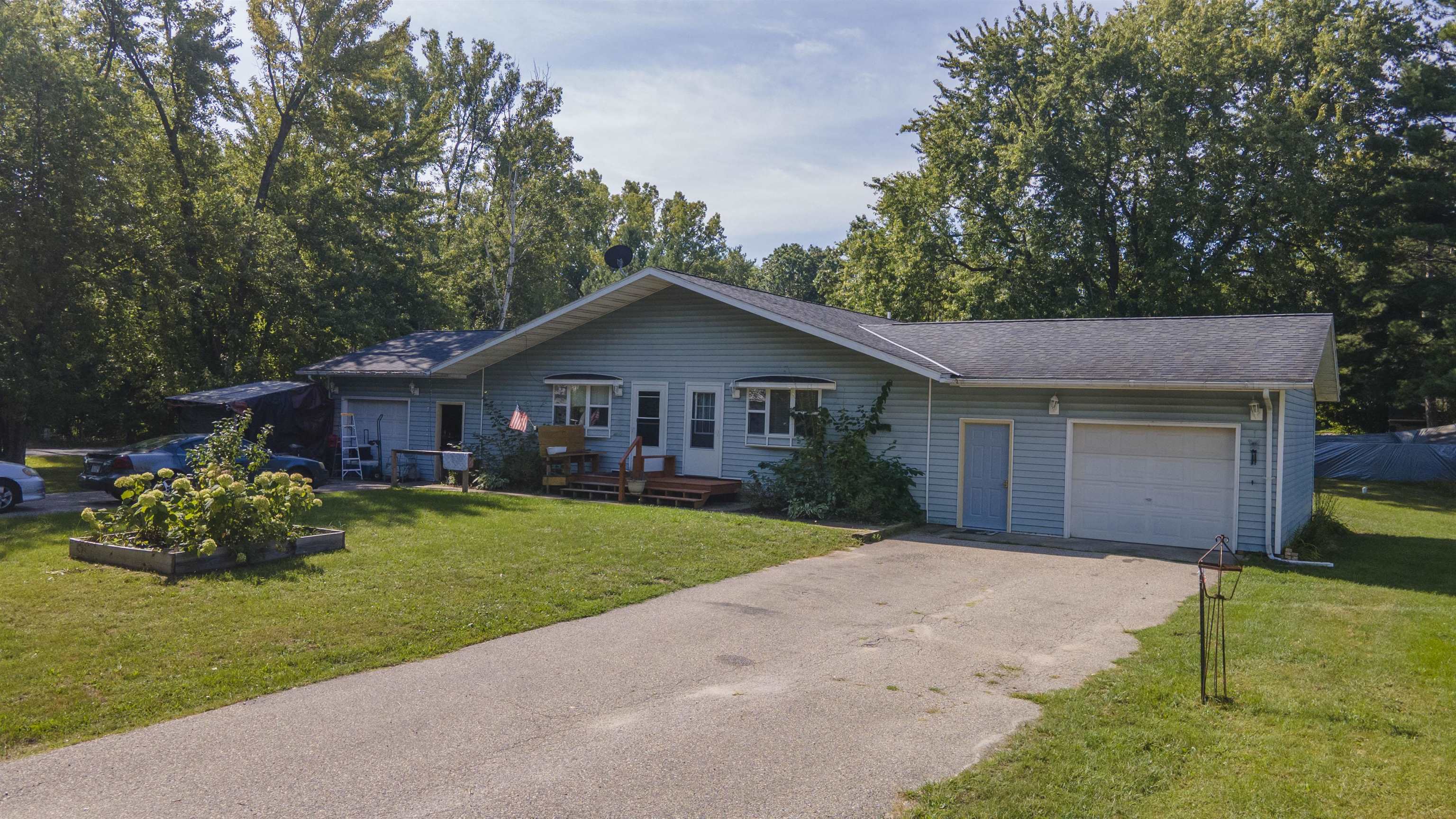 W7605 Chicago Court Property Photo 1