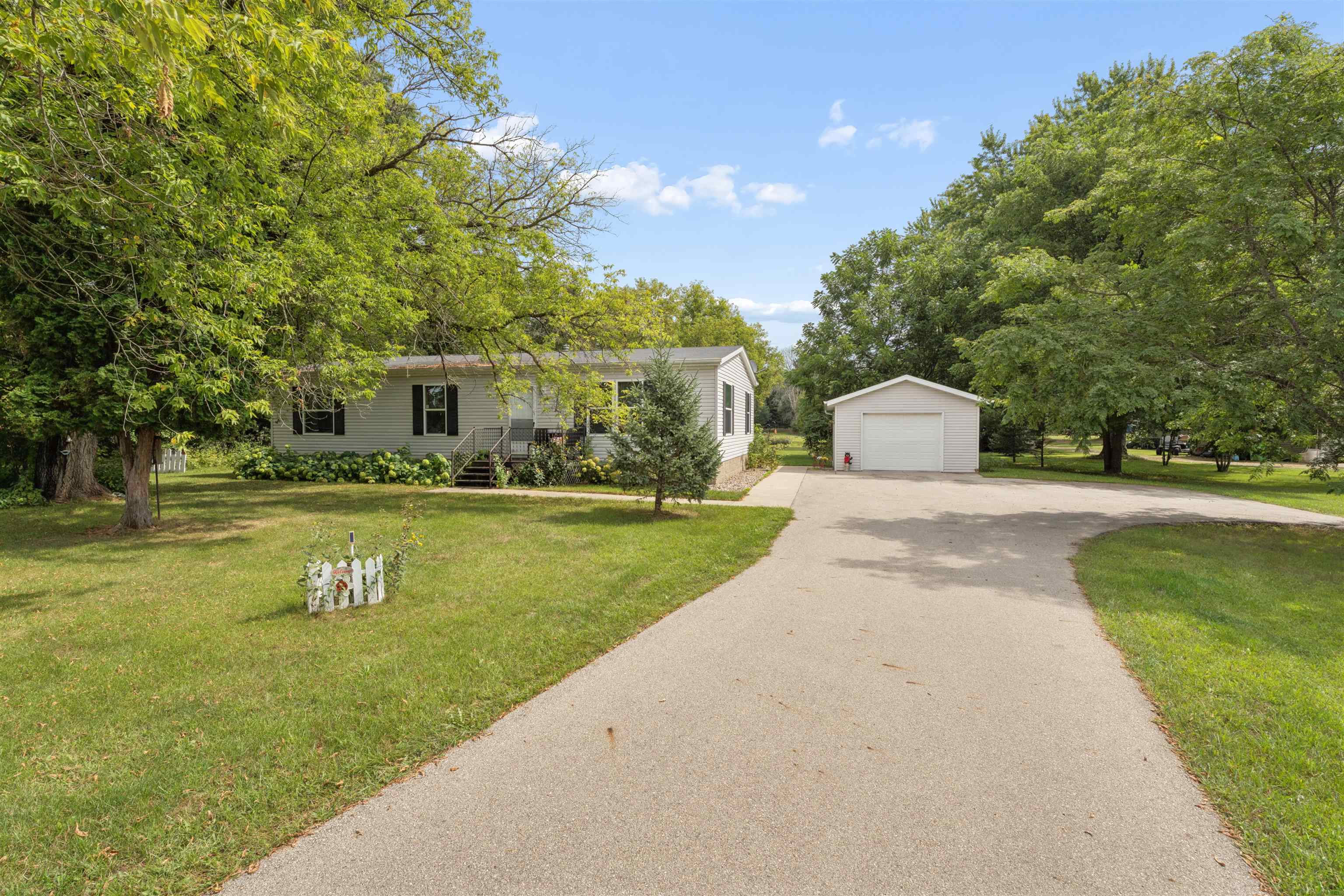 N3356 County Road W Property Photo 1