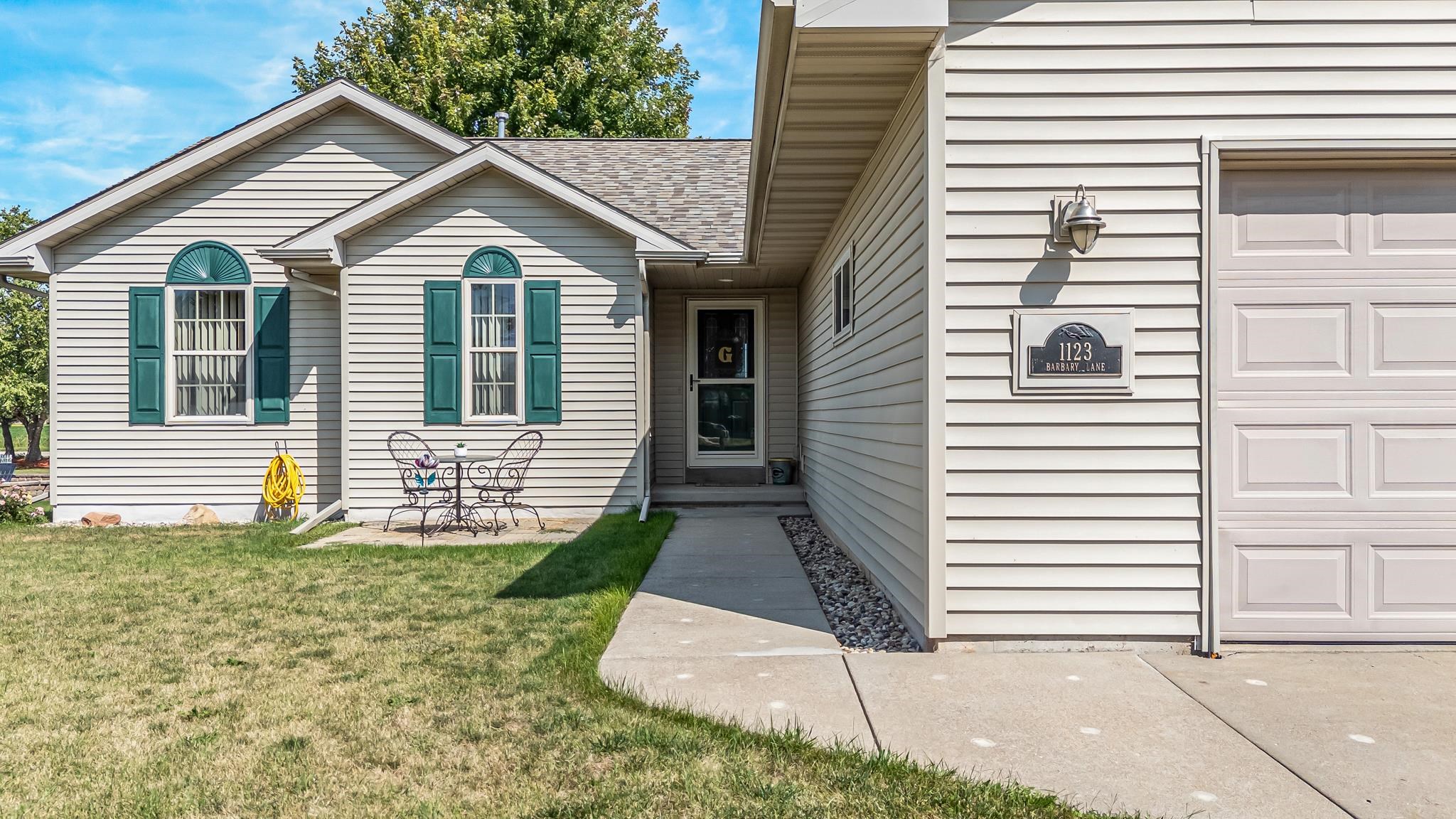 1123 Barbary Lane Property Photo 1