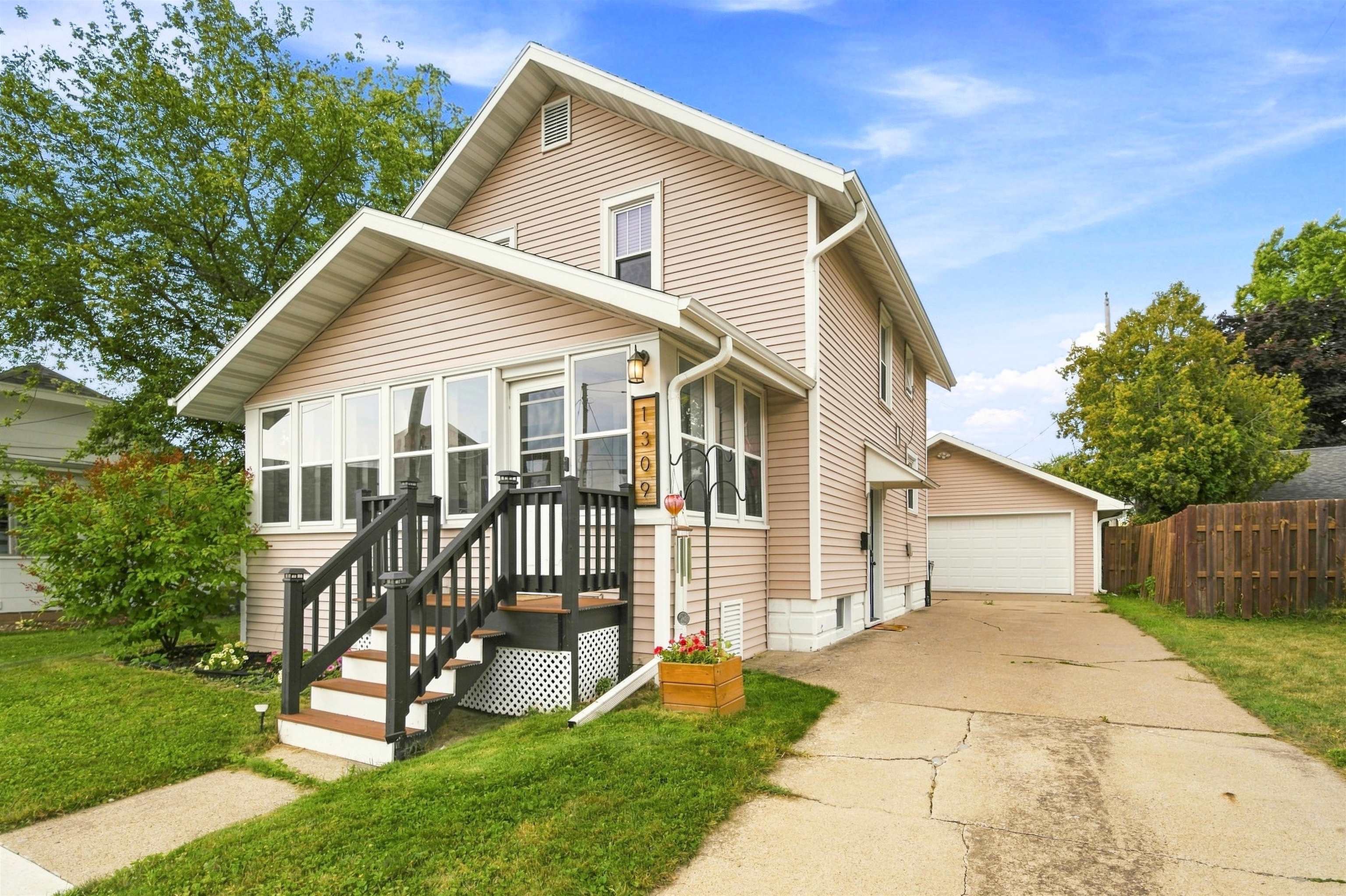 1309 N MORRISON Street