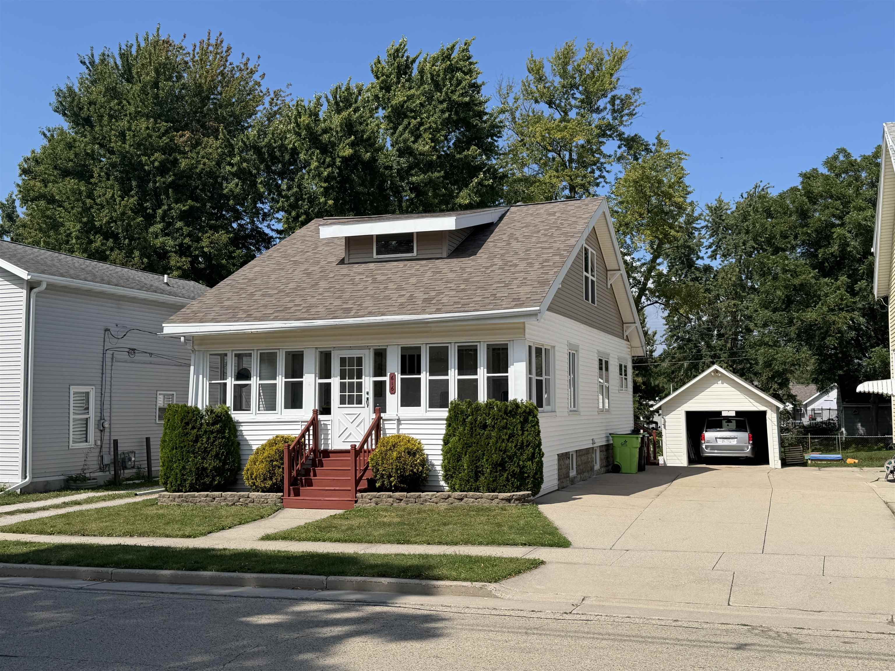 616 E JEFFERSON Street