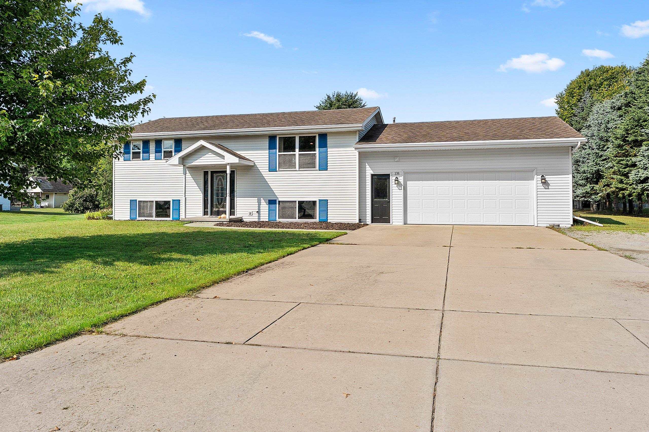 108 Robin Lane Property Photo 1