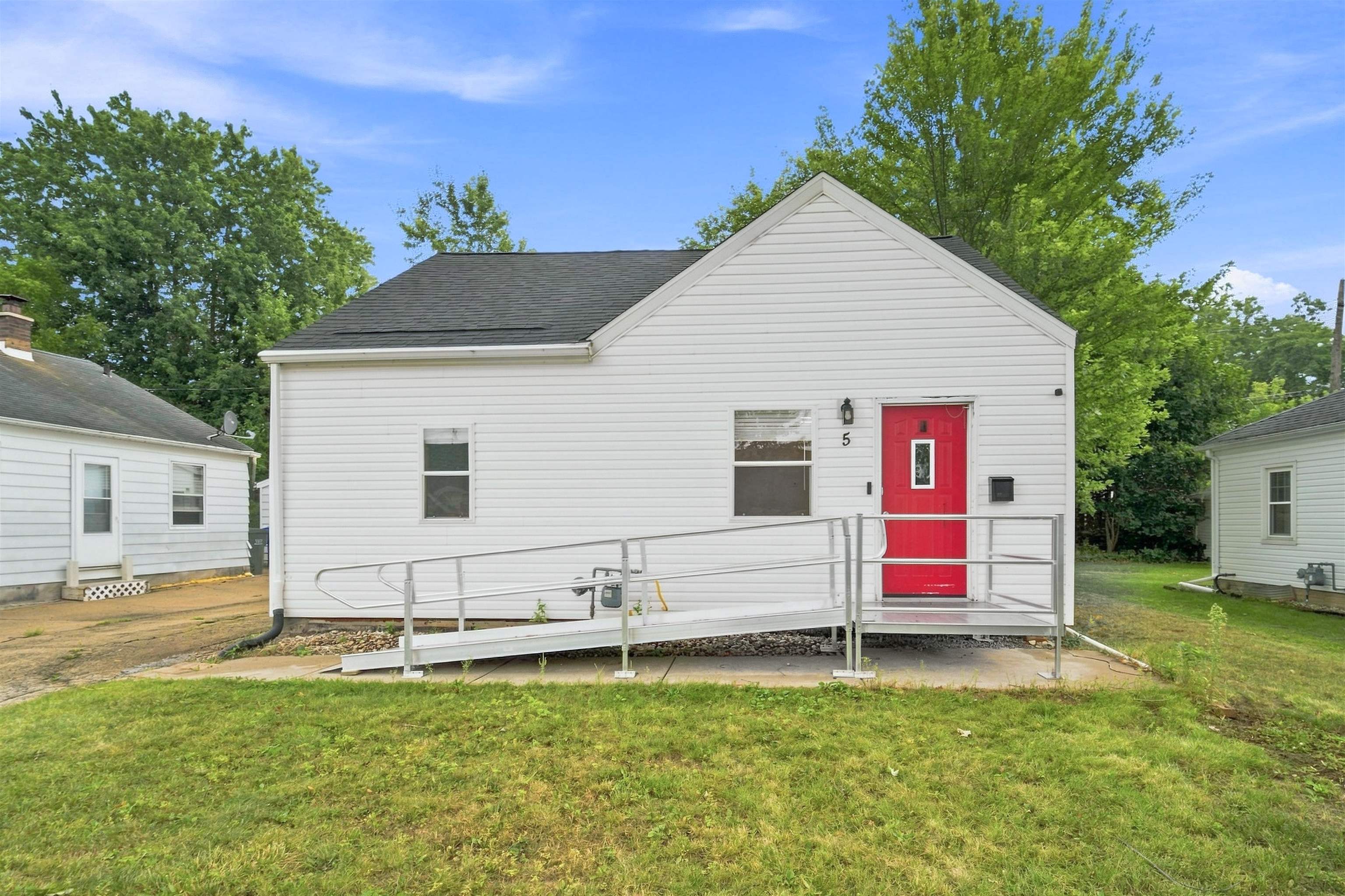 5 Armstrong Court Property Photo 1