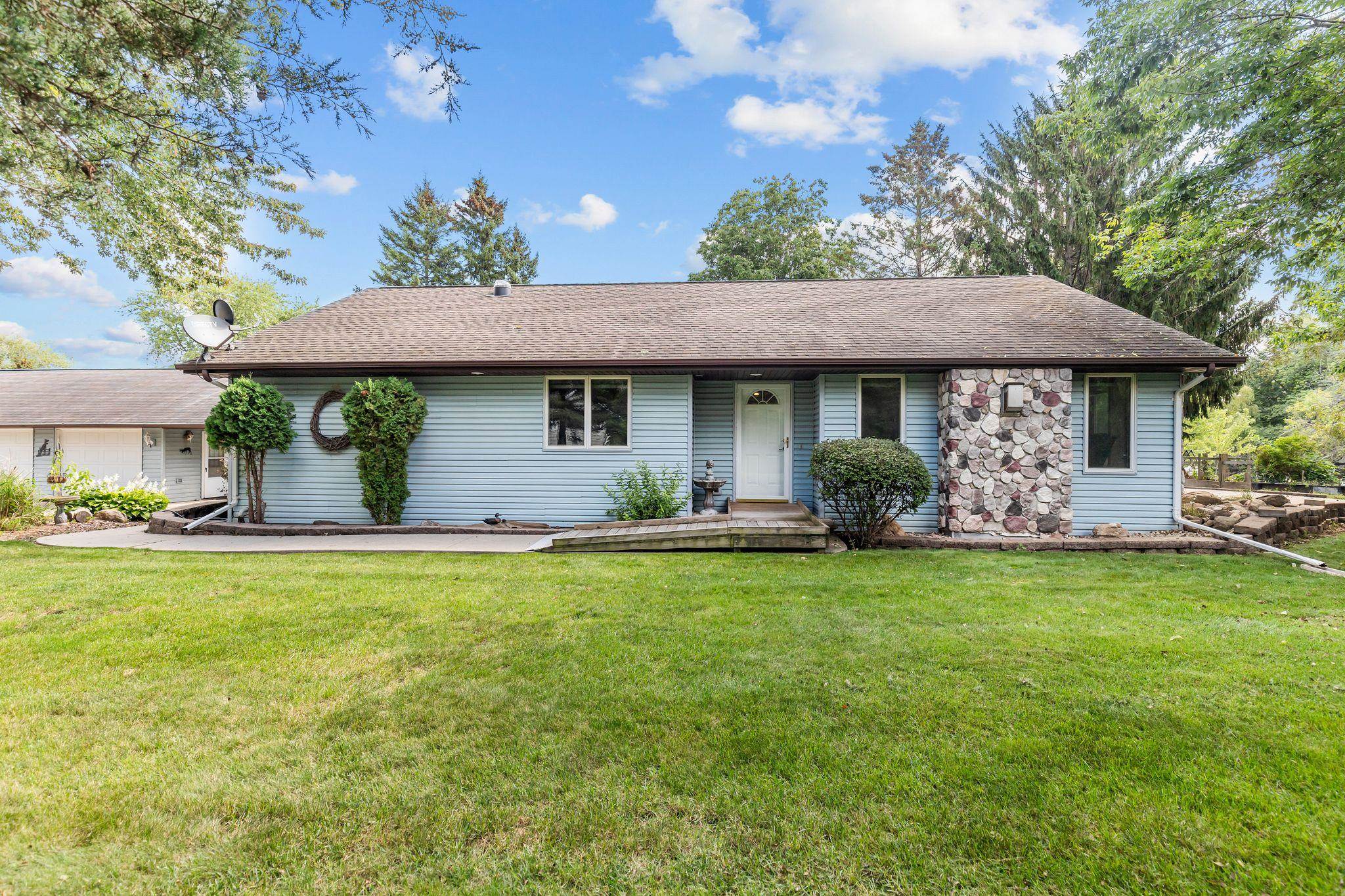 8443 Oconnells Resort Road Property Photo 1