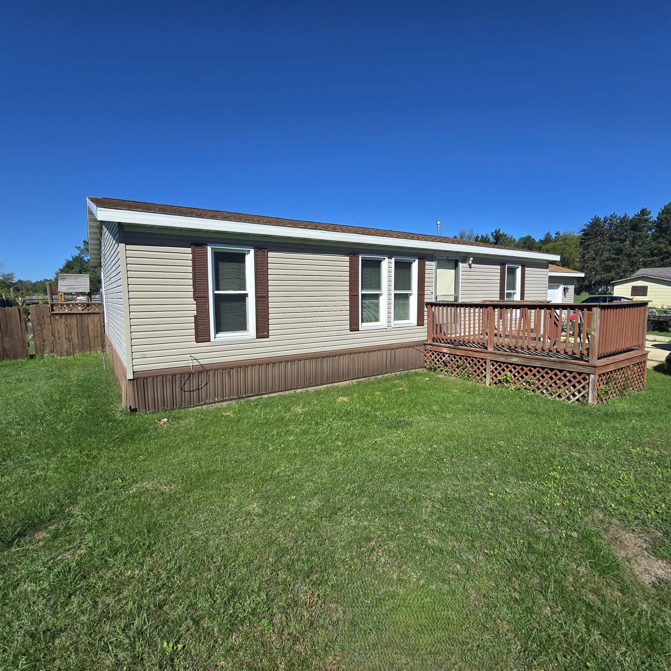 N1273 R-3 Drive Property Photo 1