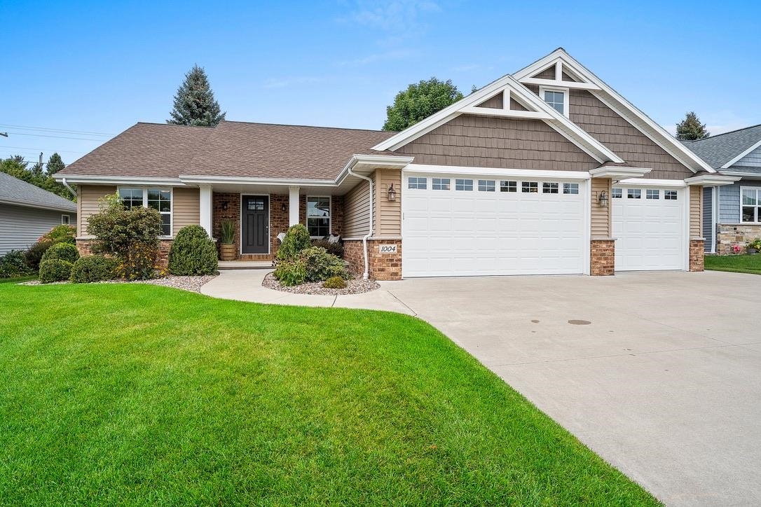 1004 Heyerdahl Heights Property Photo 1