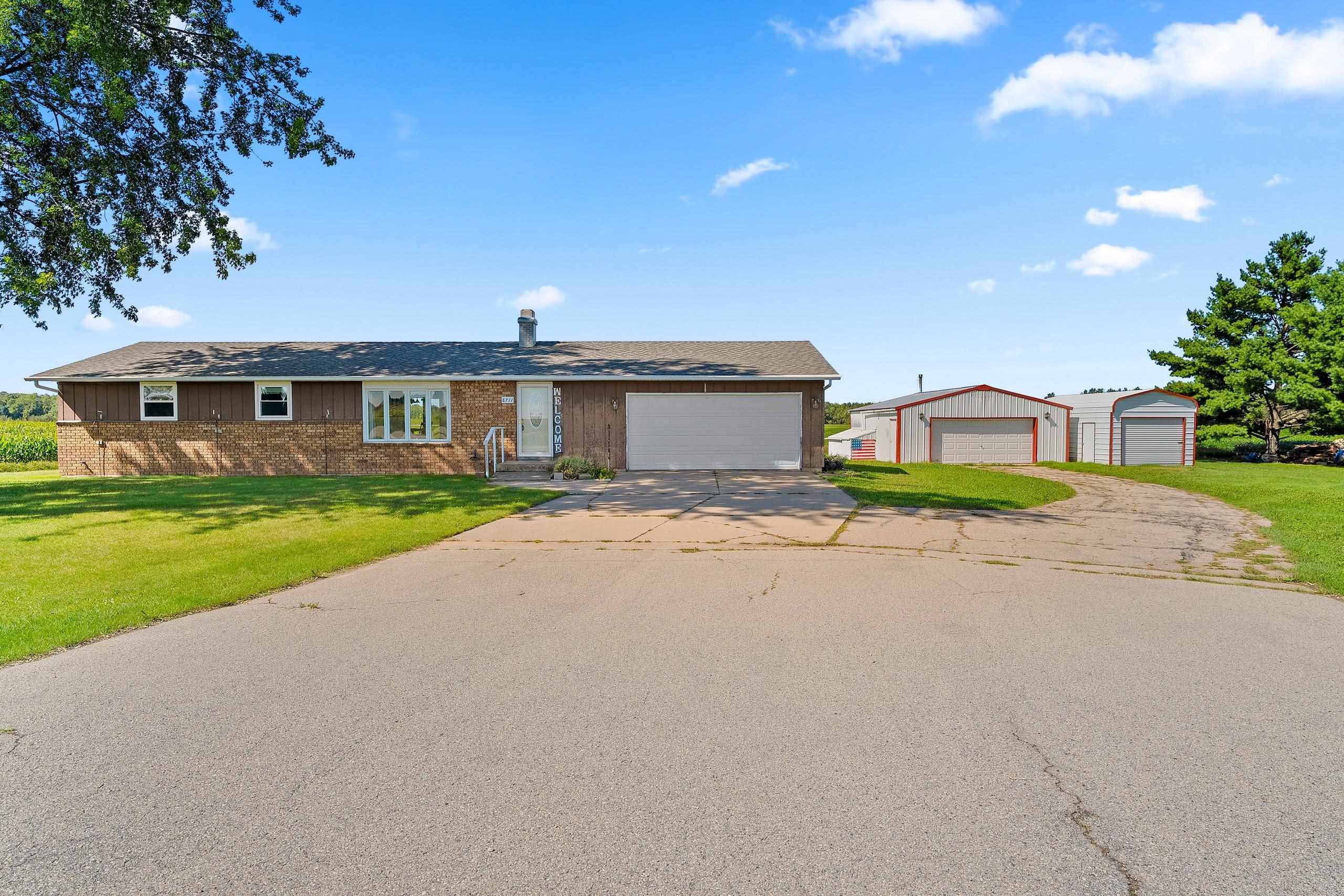 8711 County Road G Property Photo 1