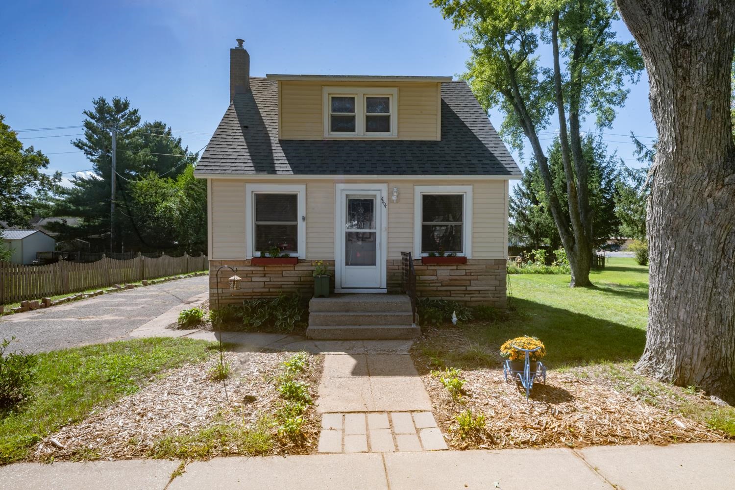 444 Park Avenue Property Photo 1