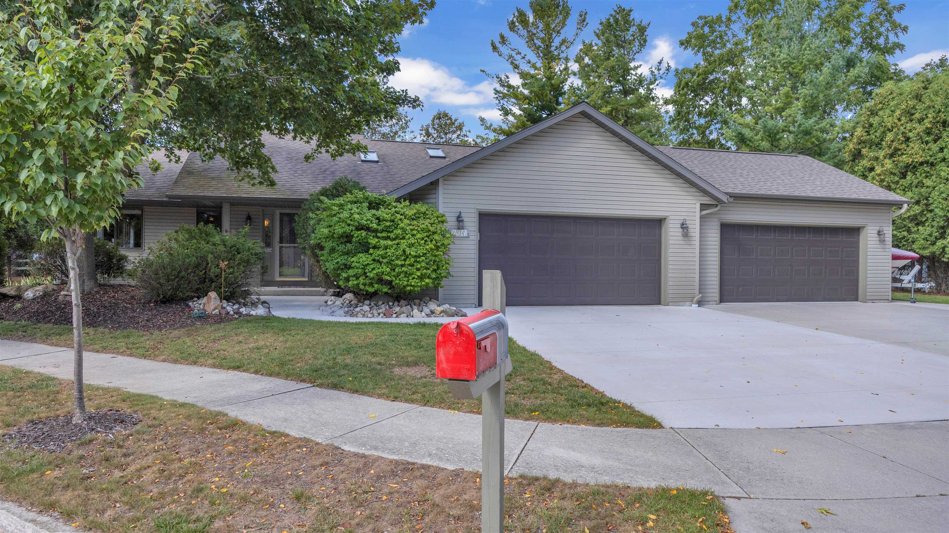 2314 N 36th Place Property Photo 1