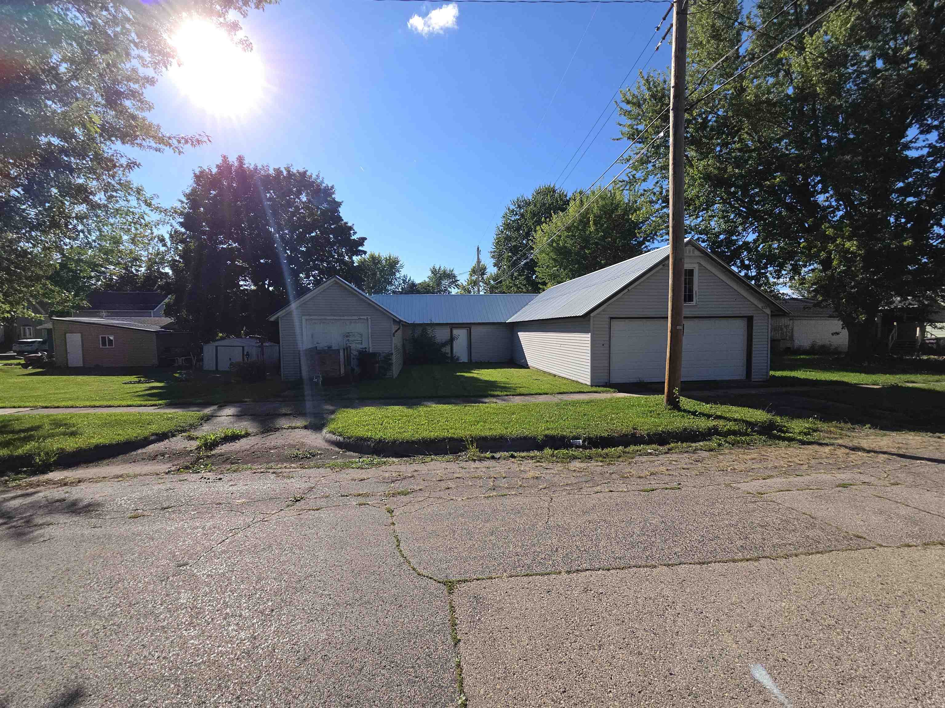 233 Frontier Street Property Photo 1