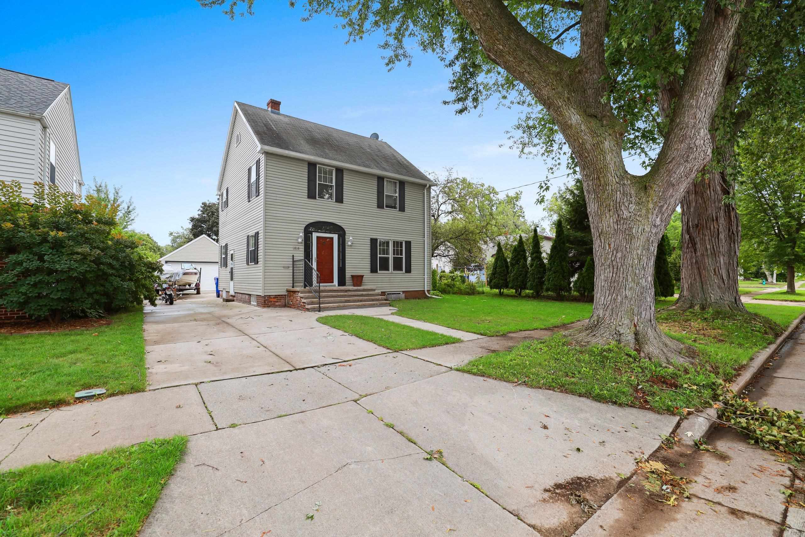 1816 N Superior Street Property Photo 1