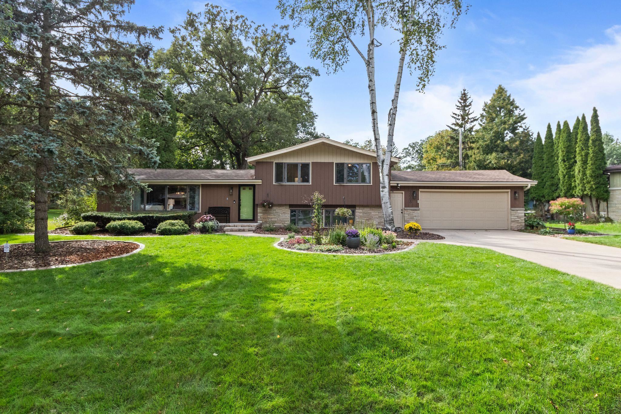 2663 Woodcrest Drive Property Photo 1