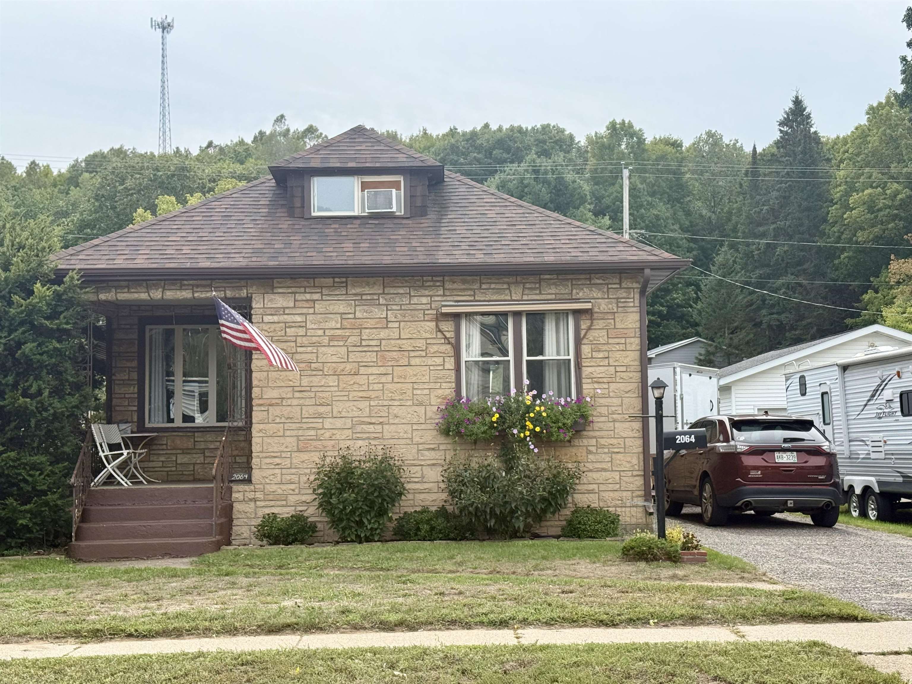 2064 River Street Property Photo 1