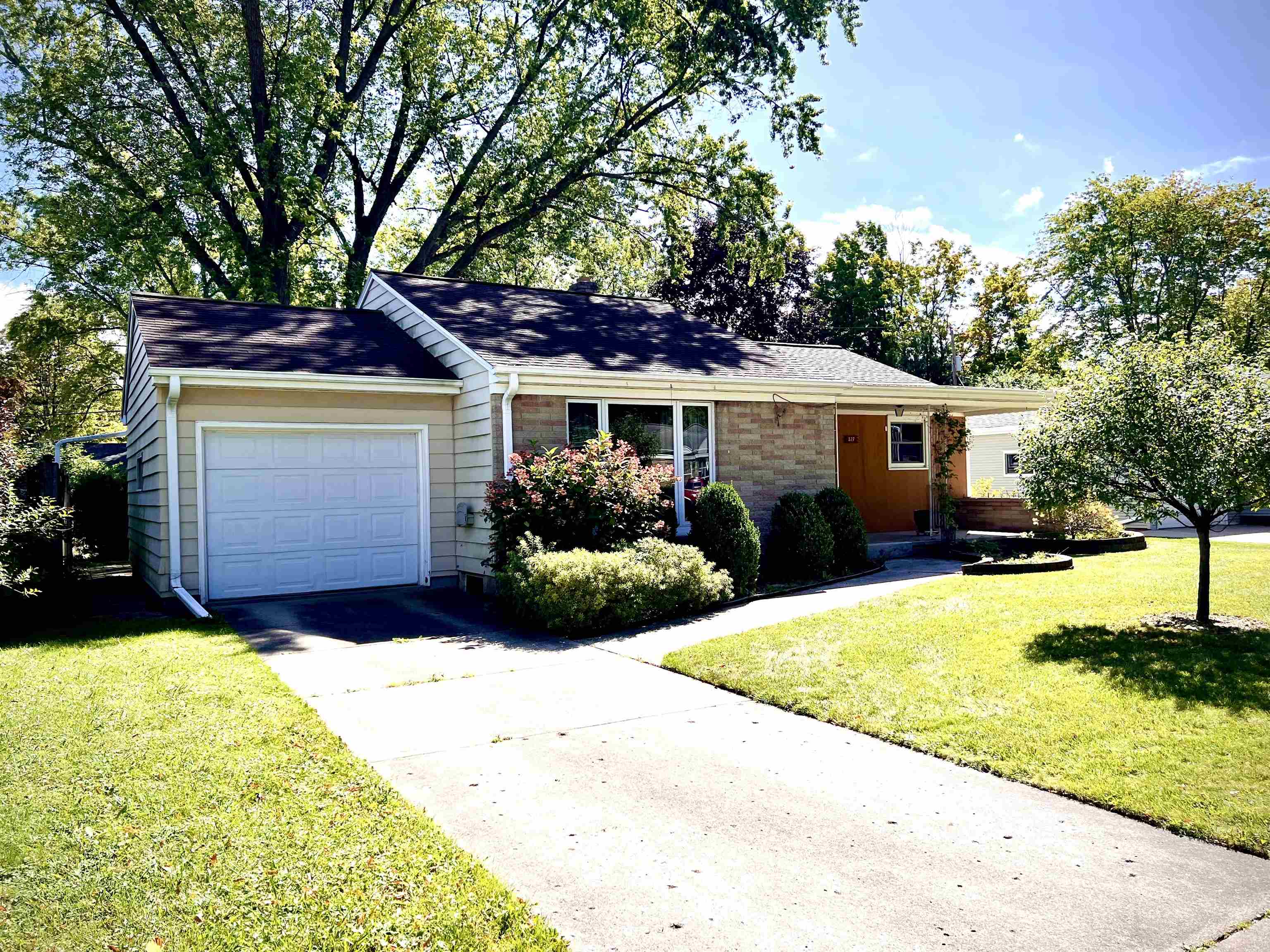 827 Colonial Avenue Property Photo 1