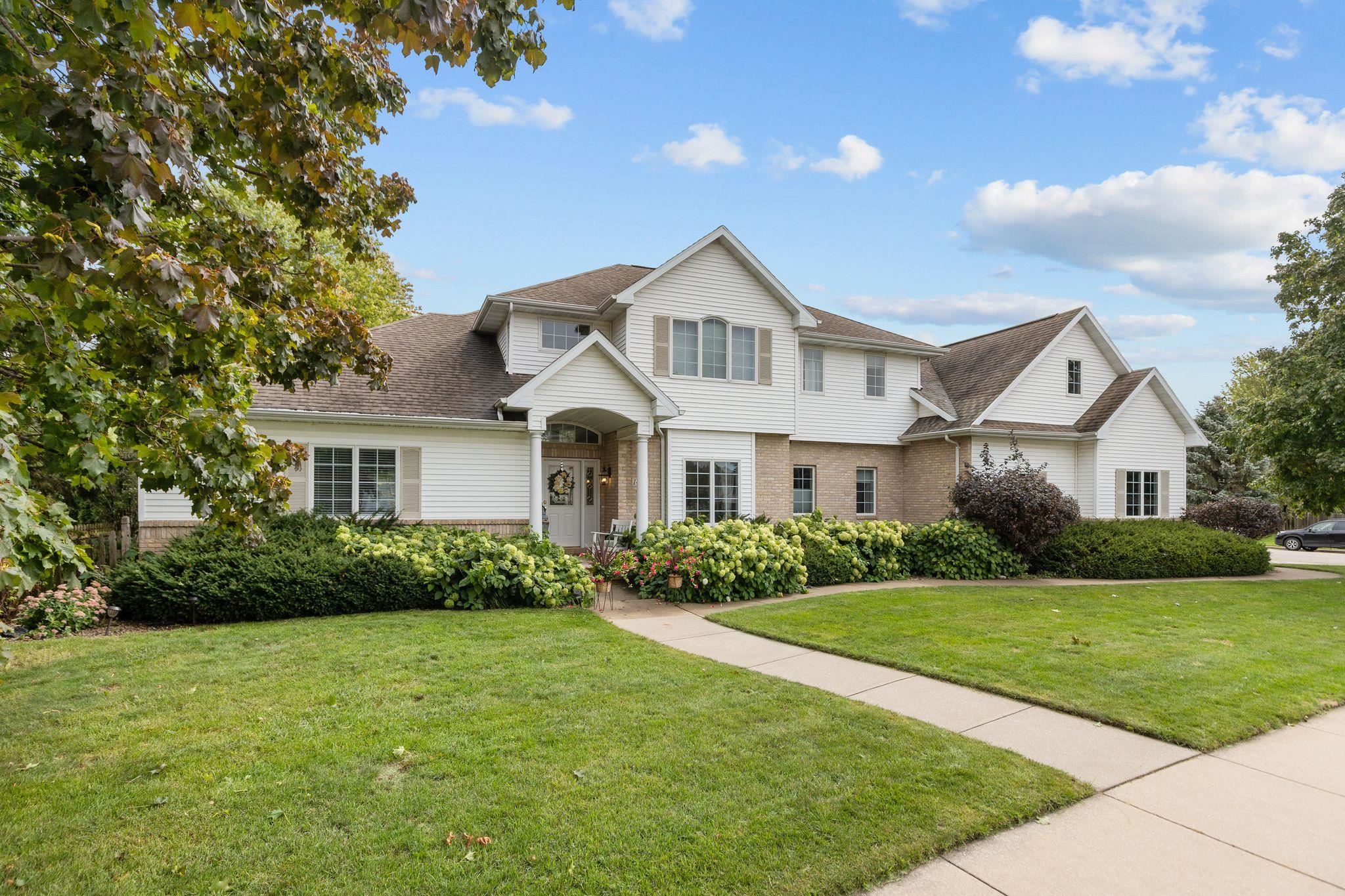 1426 Mahler Boulevard Property Photo 1