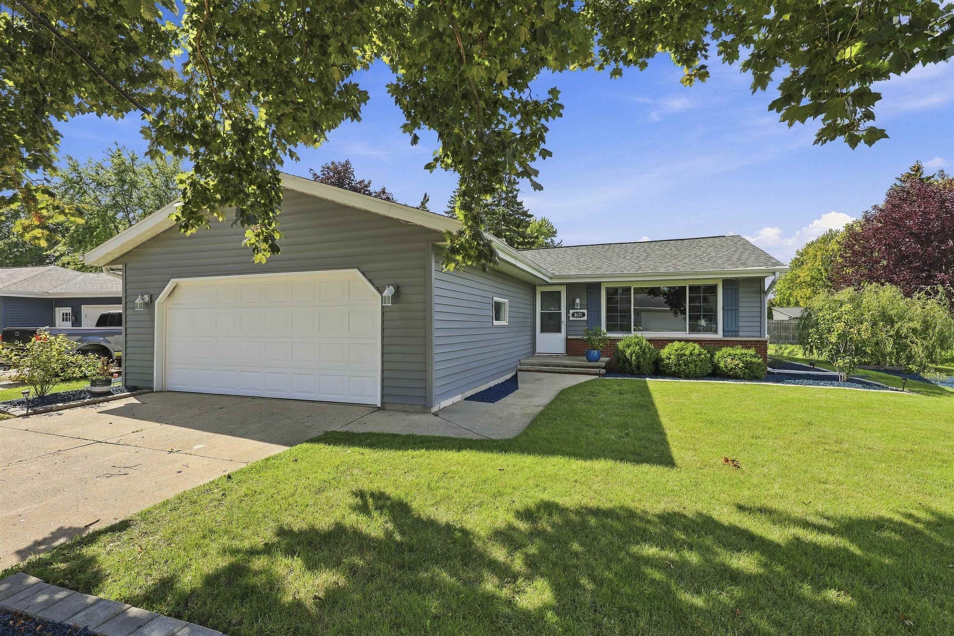 1621 N Blossom Drive Property Photo 1