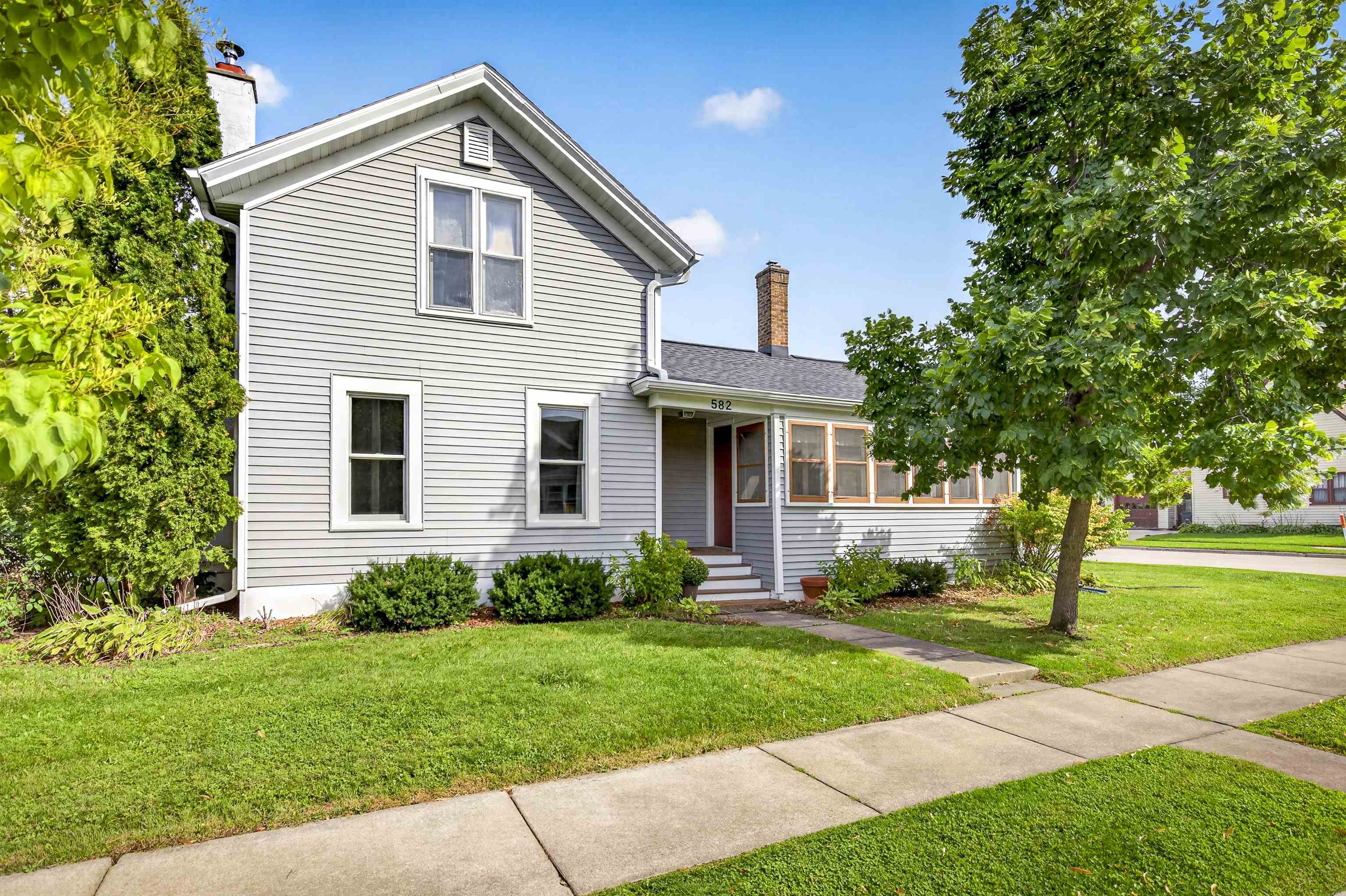 582 Oak Street Property Photo 1