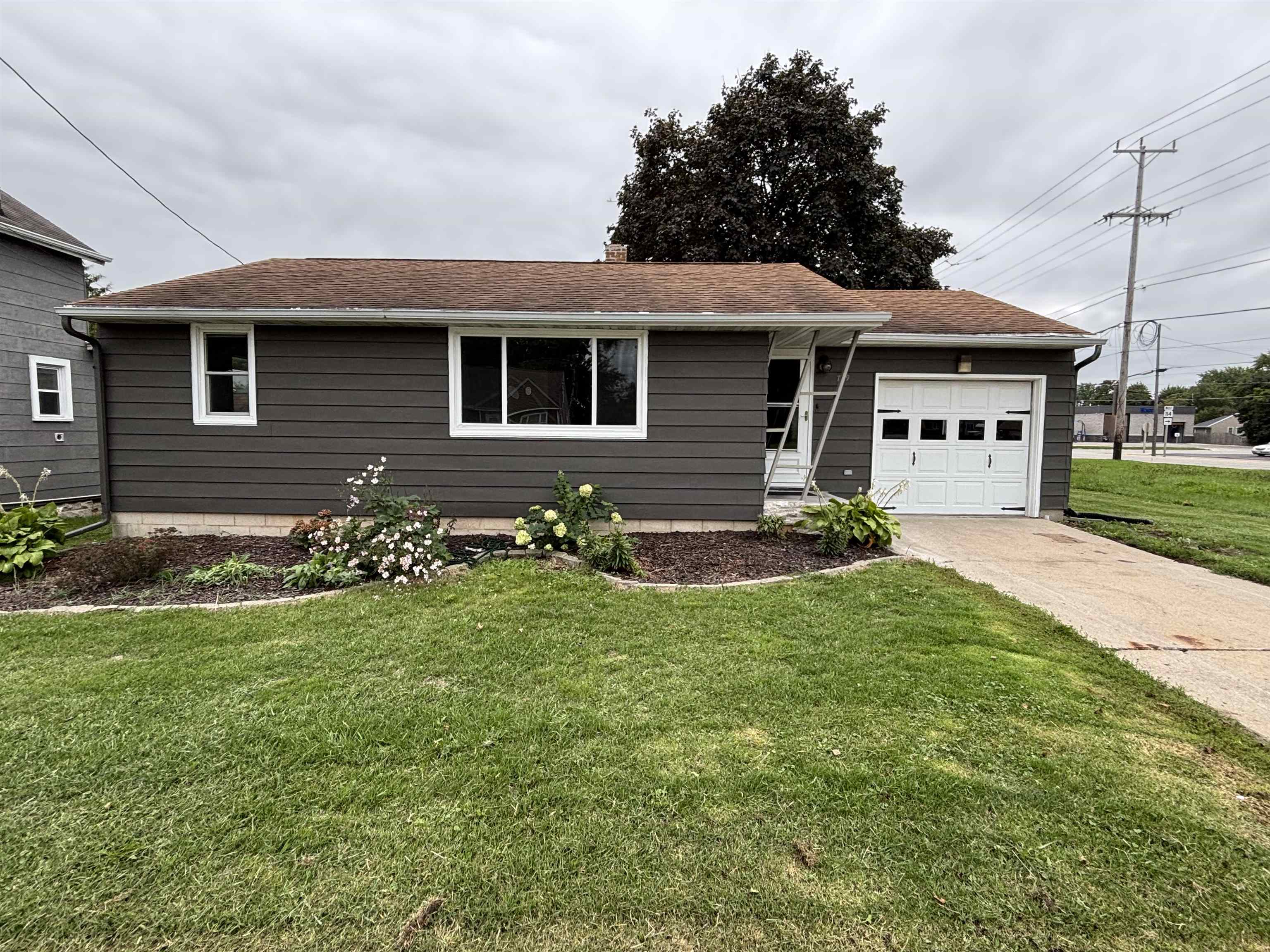 729 W Cedar Street Property Photo 1