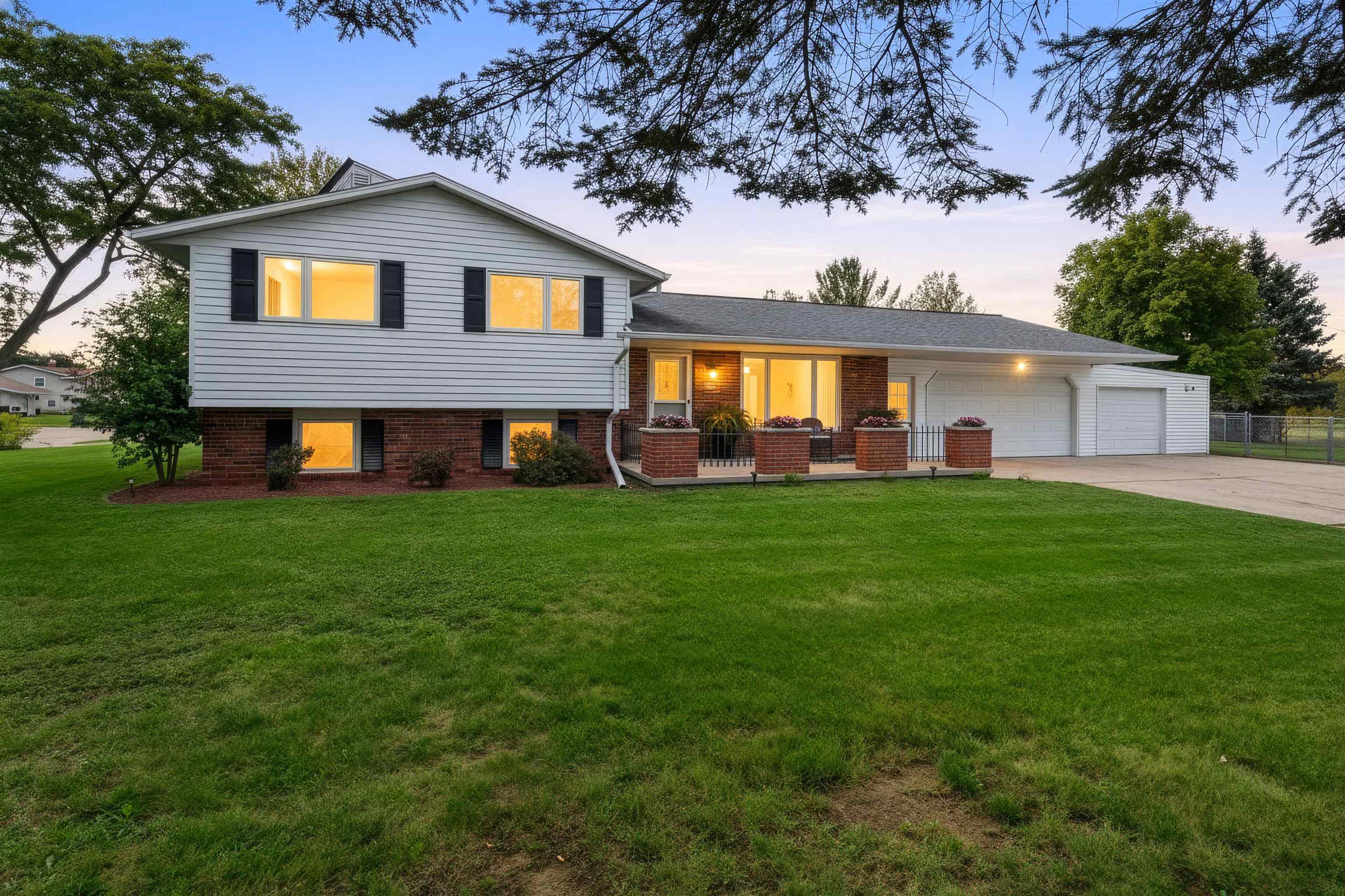 3467 Golf Drive Property Photo 1