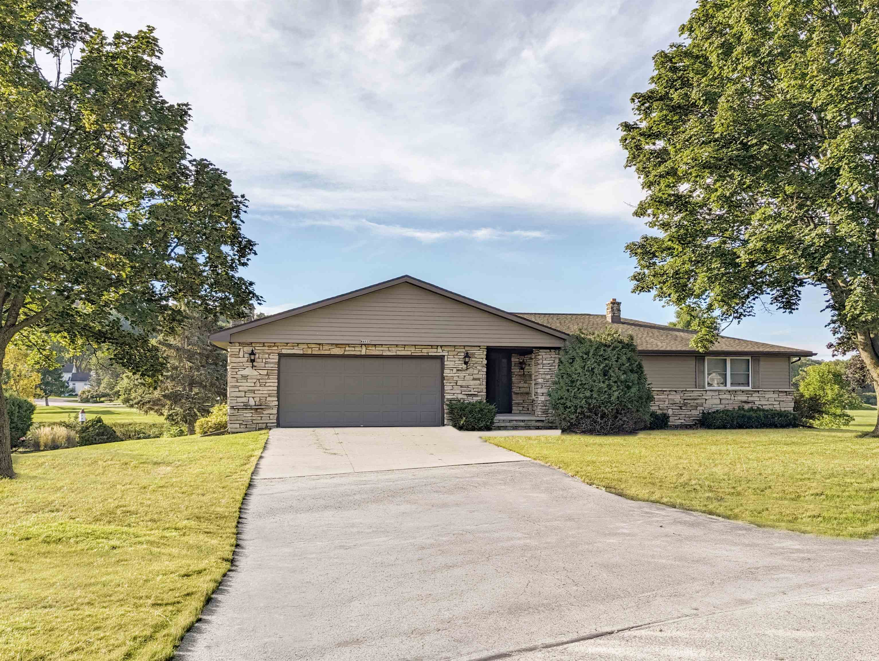 W4935 Sunset Lake Court Property Photo 1