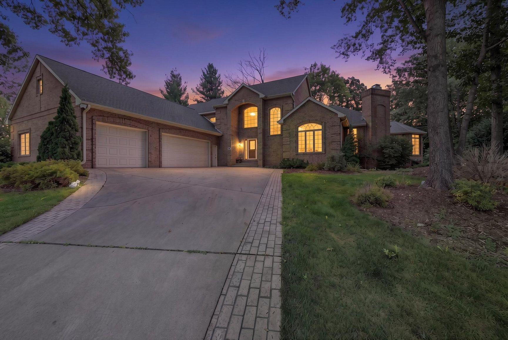 1935 E Telemark Circle Property Photo 1