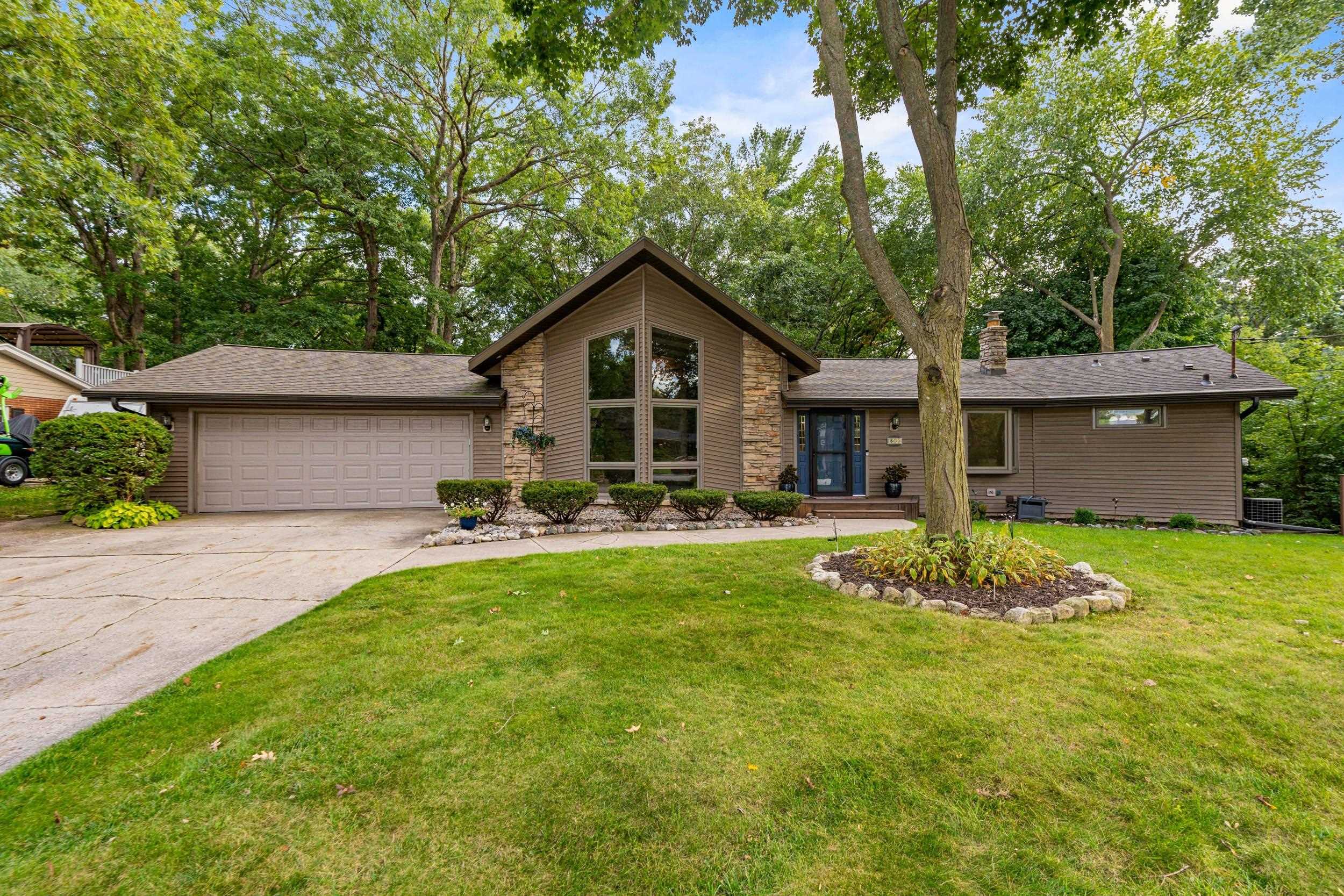 3046 Bay View Drive Property Photo 1