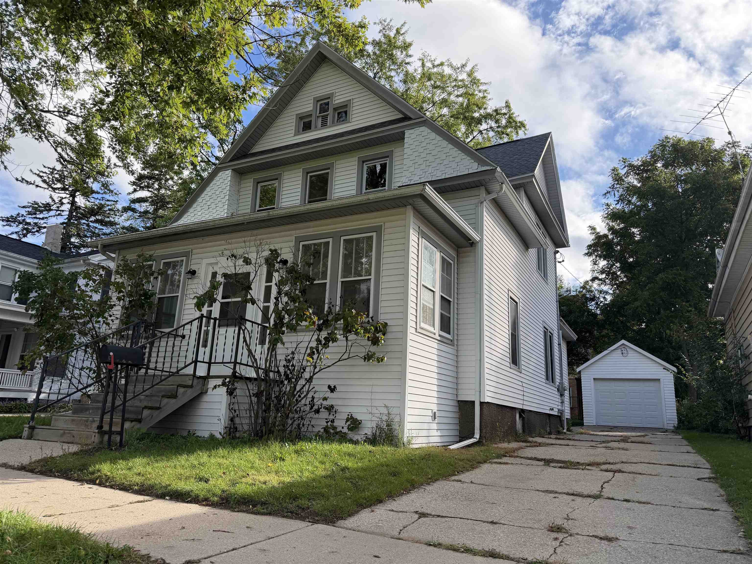 176 N Pearl Street Property Photo 1