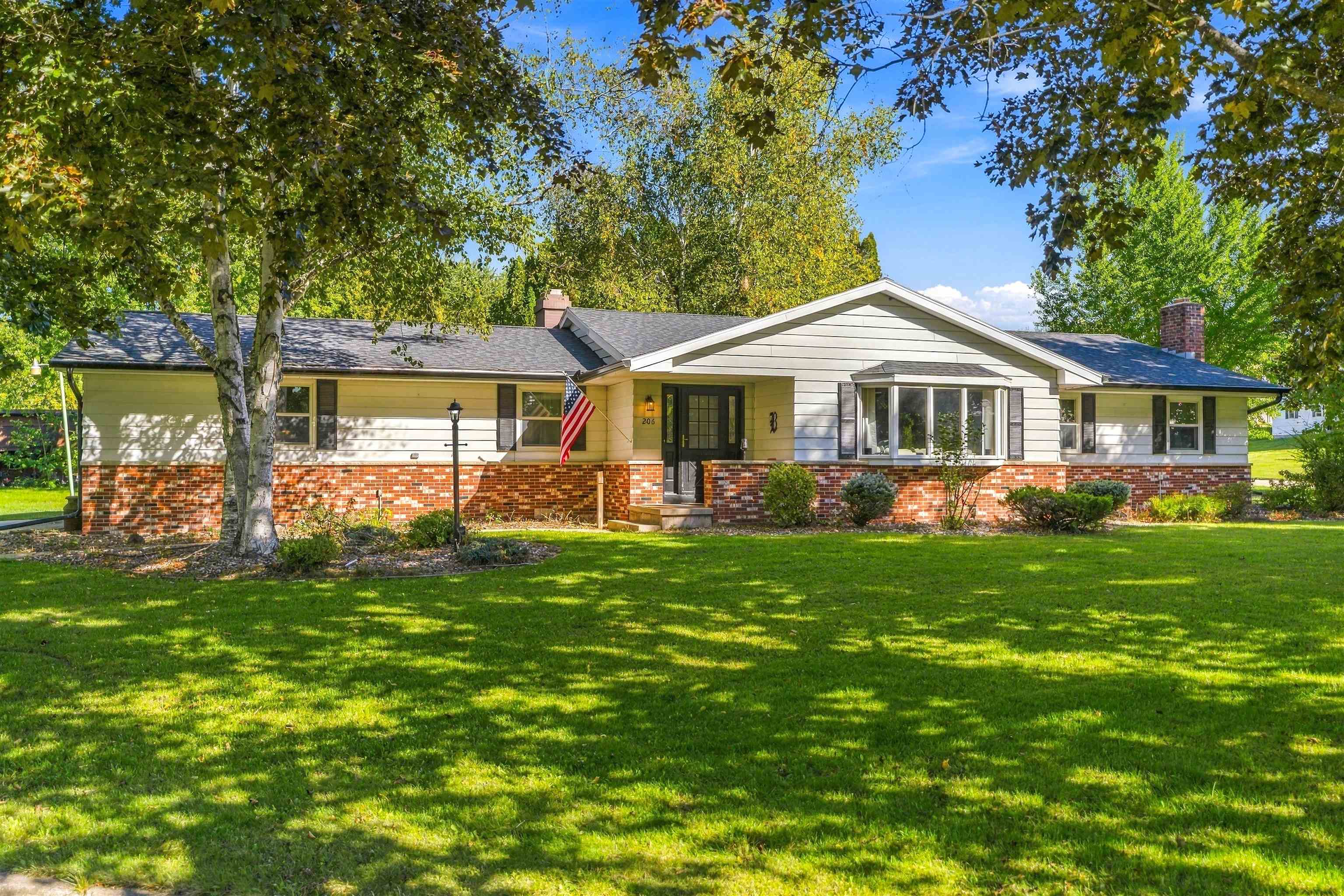 206 Lakeside Drive Property Photo 1