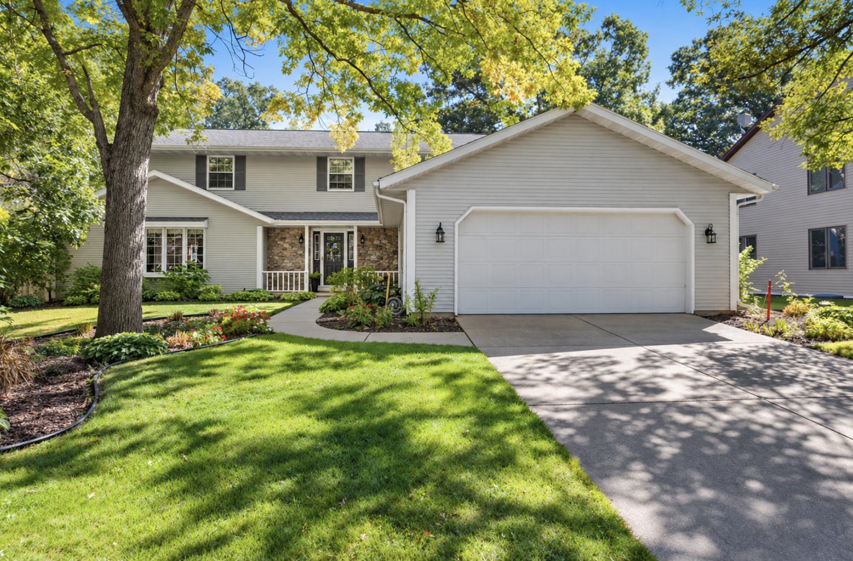 425 E Fox Run Circle Property Photo 1
