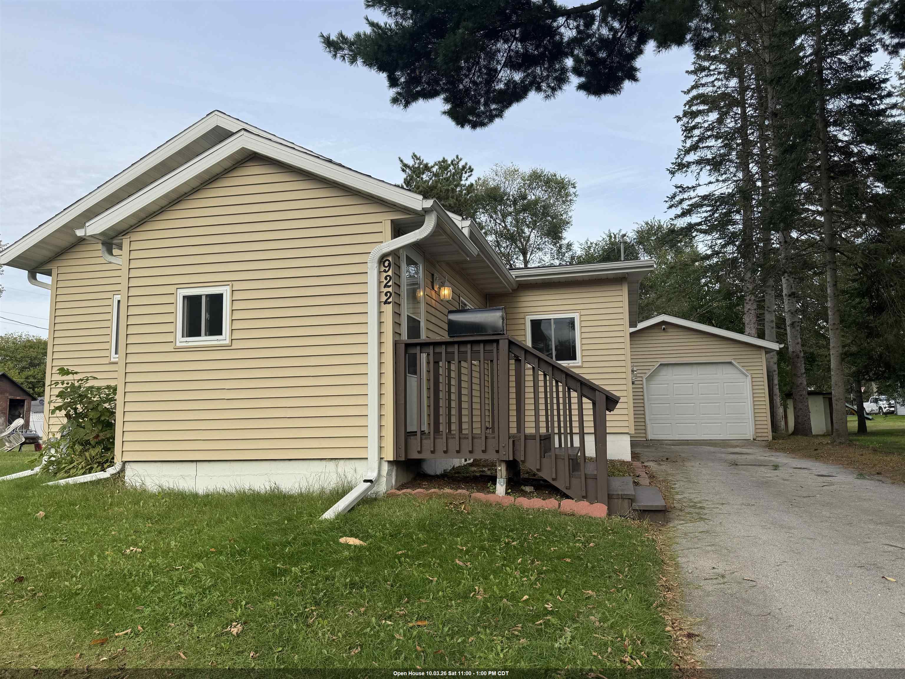 922 S River Street Property Photo 1