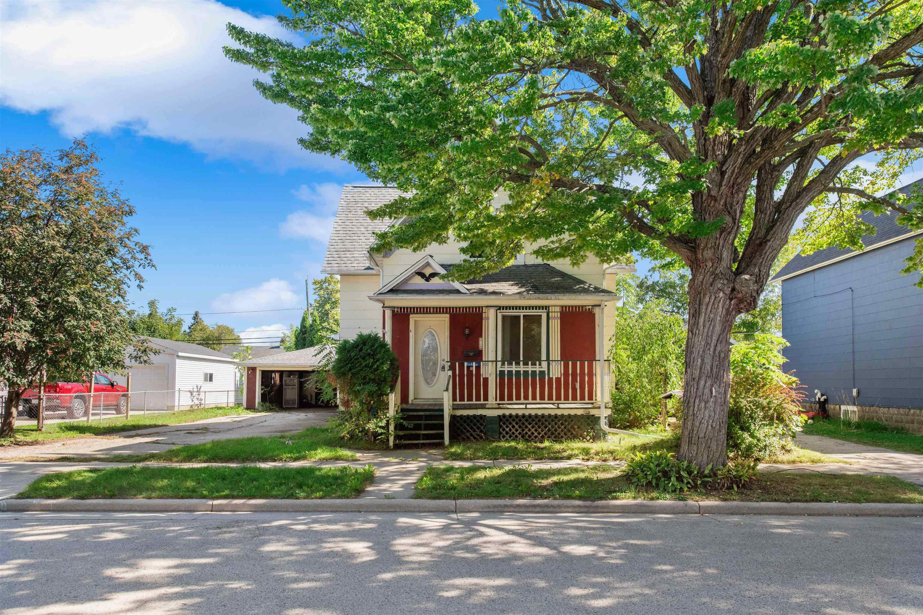 1516 Oakes Street Property Photo 1