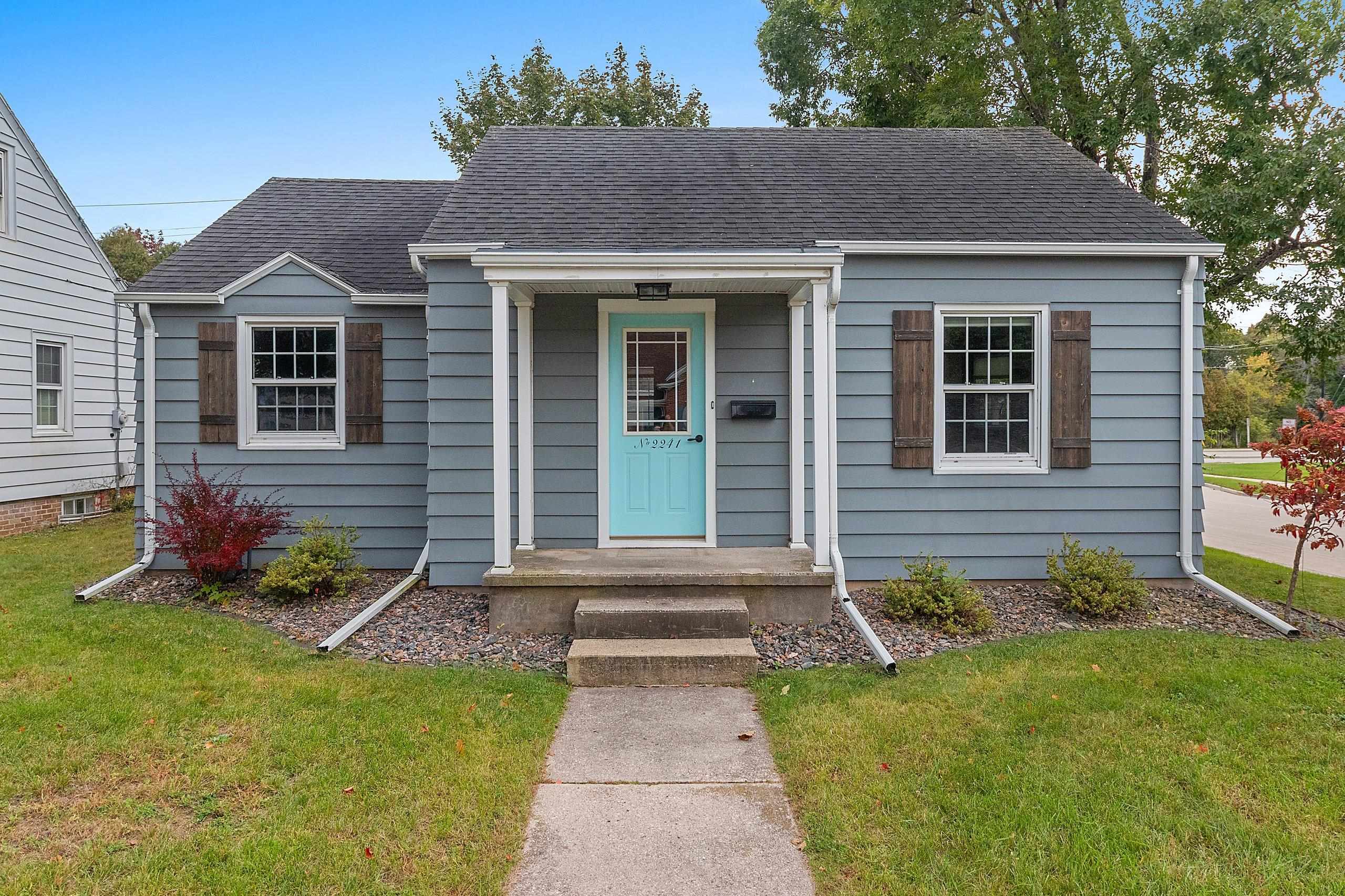 2241 La Follette Avenue Property Photo 1